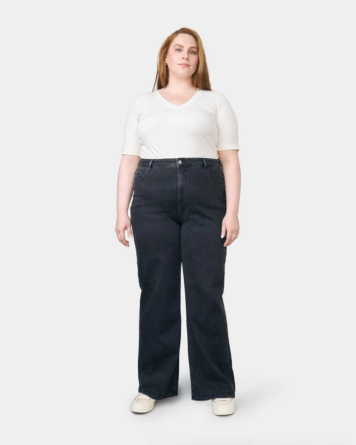 DEW Flared Soft Denim - Classic - Curvy - Black Denim