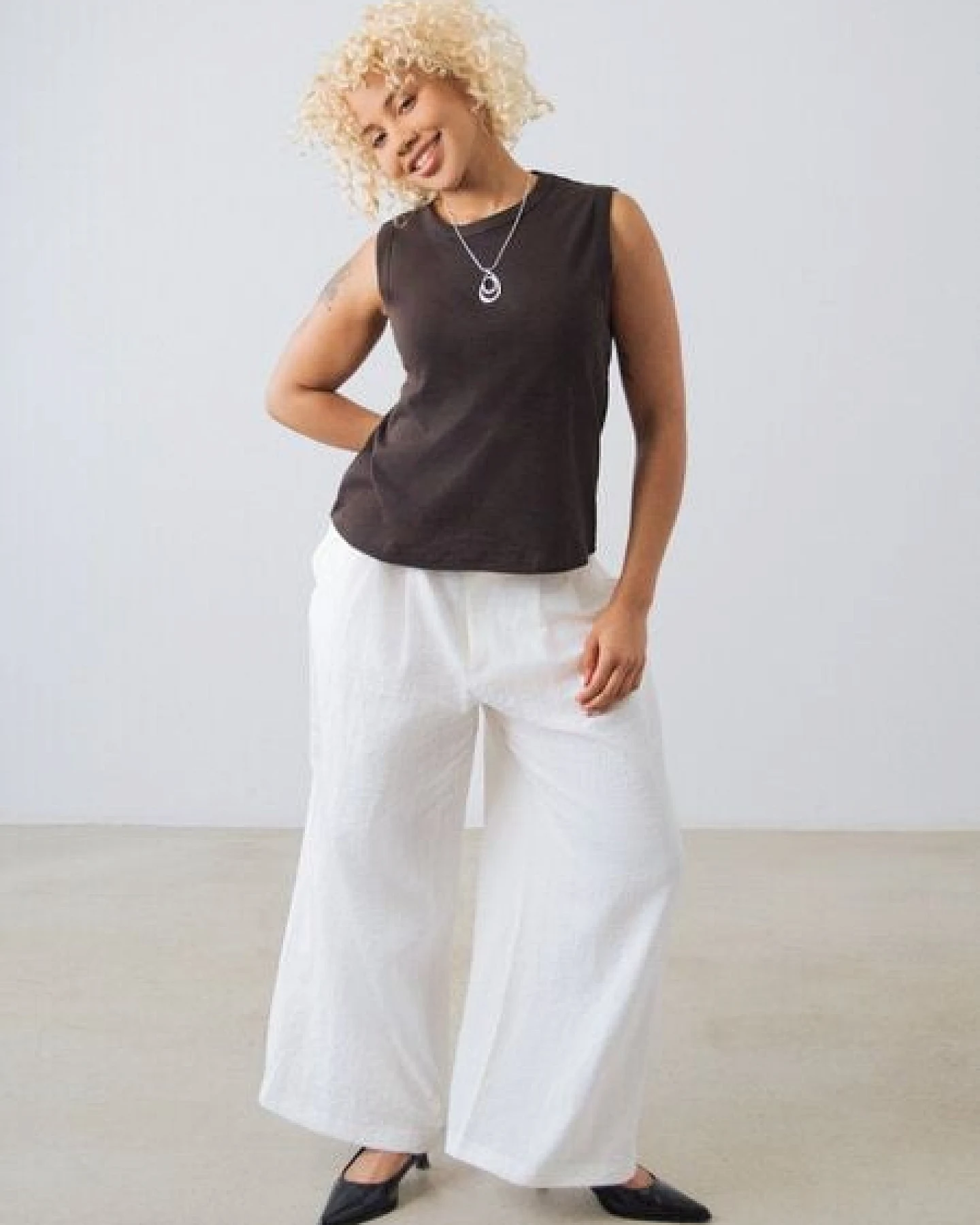 Honest Basics Damen Straight Fit Tanktop aus Bio- und recycelter Baumwolle – Ansicht 3
