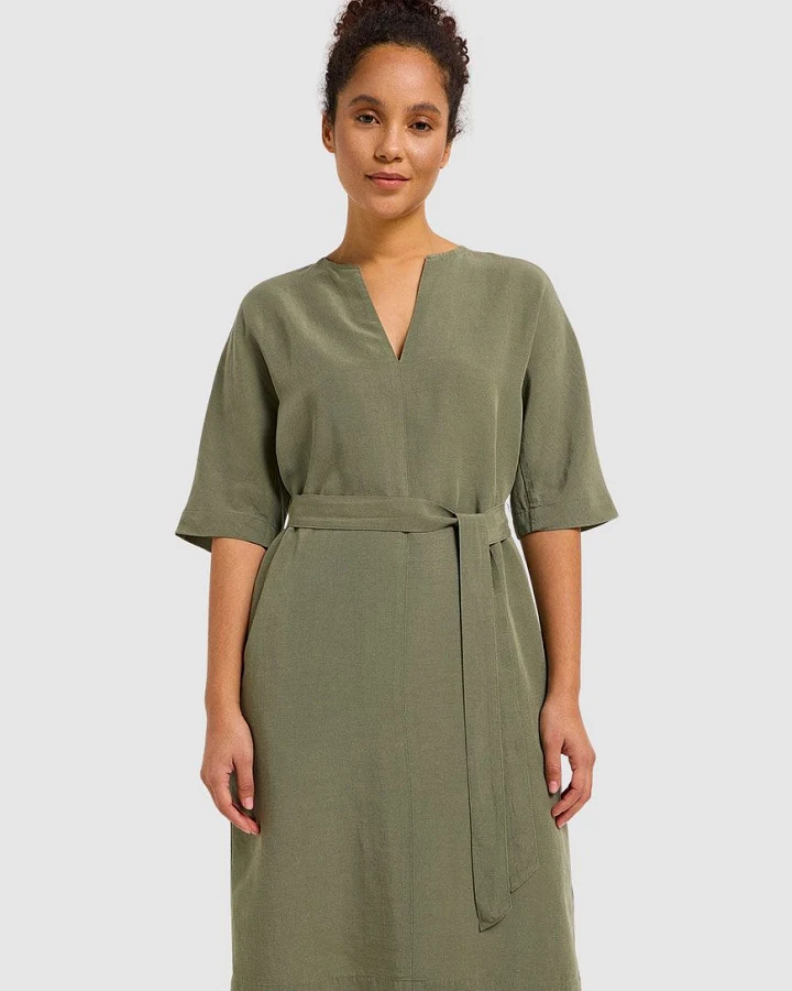 Kleid mit Gürtel
