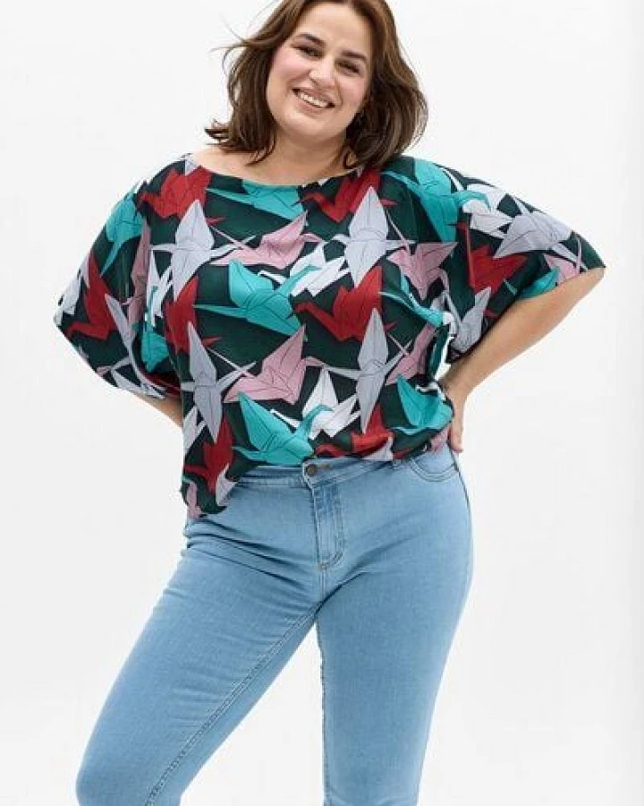 Bluse Wind aus fließender Viskose – weiter eleganter Schnitt mit Kimonoärmeln – exklusiver KOKOworld Print – Fair produziert in Polen
