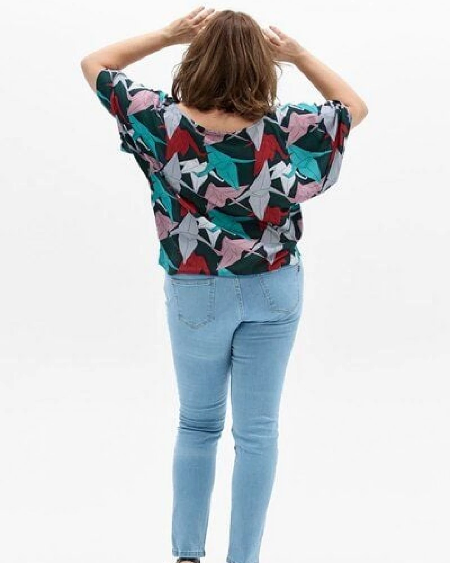 Bluse Wind aus fließender Viskose – weiter eleganter Schnitt mit Kimonoärmeln – exklusiver KOKOworld Print – Fair produziert in Polen – Ansicht 3