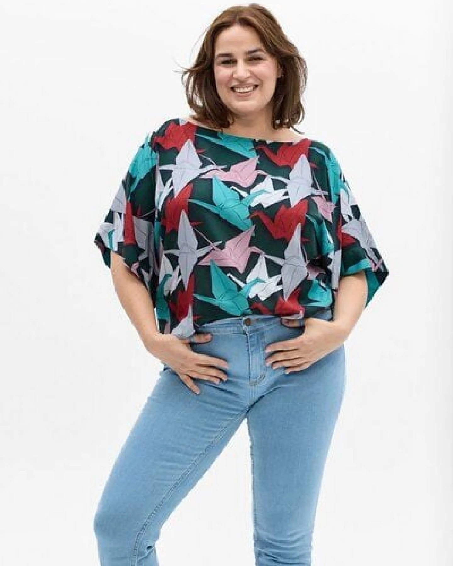 Bluse Wind aus fließender Viskose – weiter eleganter Schnitt mit Kimonoärmeln – exklusiver KOKOworld Print – Fair produziert in Polen – Ansicht 4