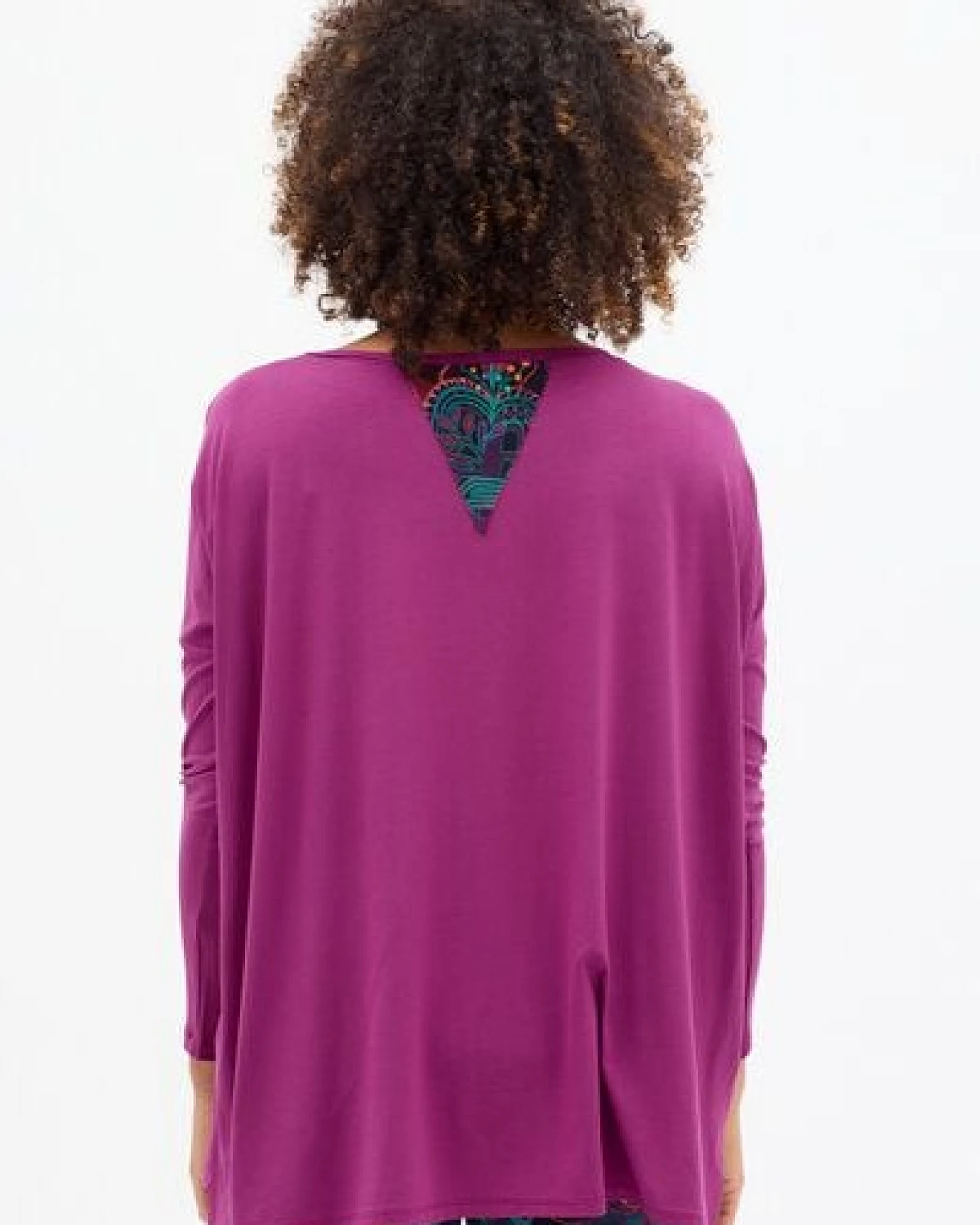 Bluse Zeta – Minimalistische – Langen Ärmeln – Kastenförmiger Schnitt – Dreieck auf dem Rücken mit originellem Druck – KOKOworld – Ansicht 4