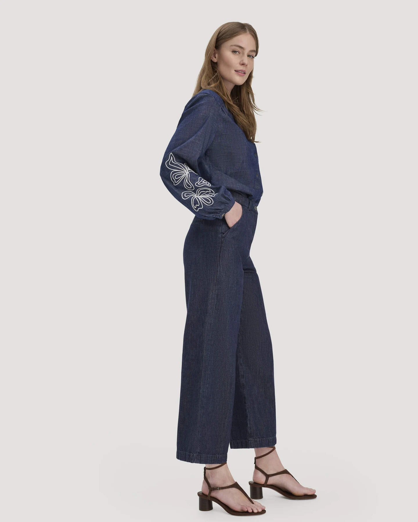 hessnatur Damen Jeans ENNELIE Culotte Wide Leg aus Bio-Denim mit Kapok - blau - Größe 31/29 – Ansicht 4