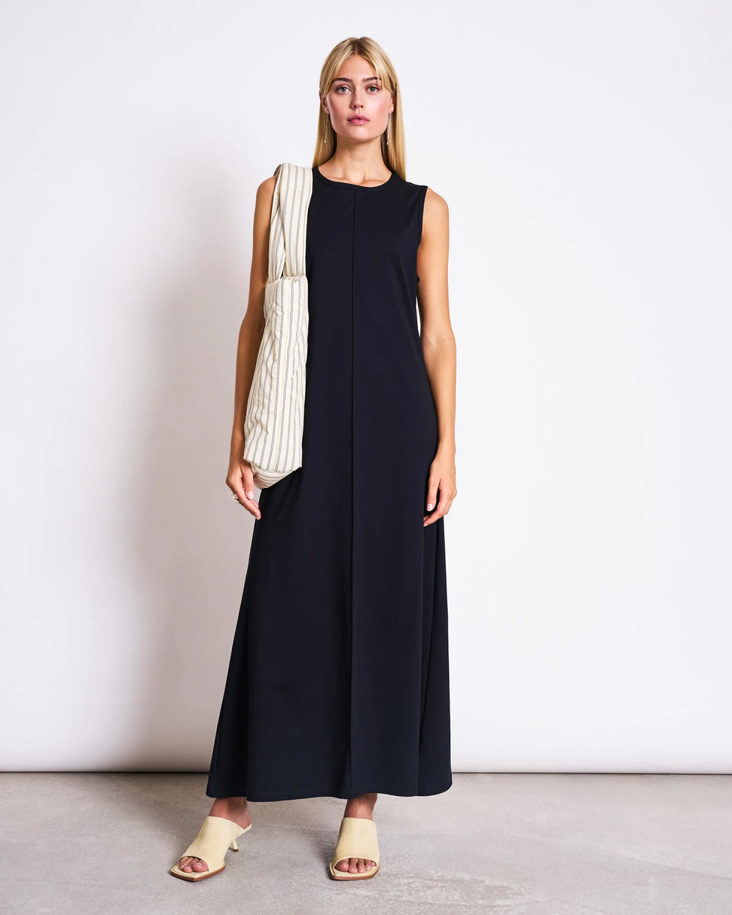 JAN 'N JUNE Damen vegan Maxikleid Ärmelloses Calia Schwarz – Ansicht 2