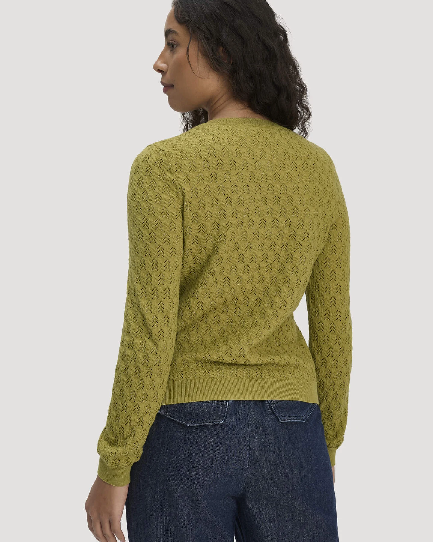hessnatur Damen Strick Jacke Regular aus Bio-Baumwolle mit Merinowolle - grün - Größe S – Ansicht 3