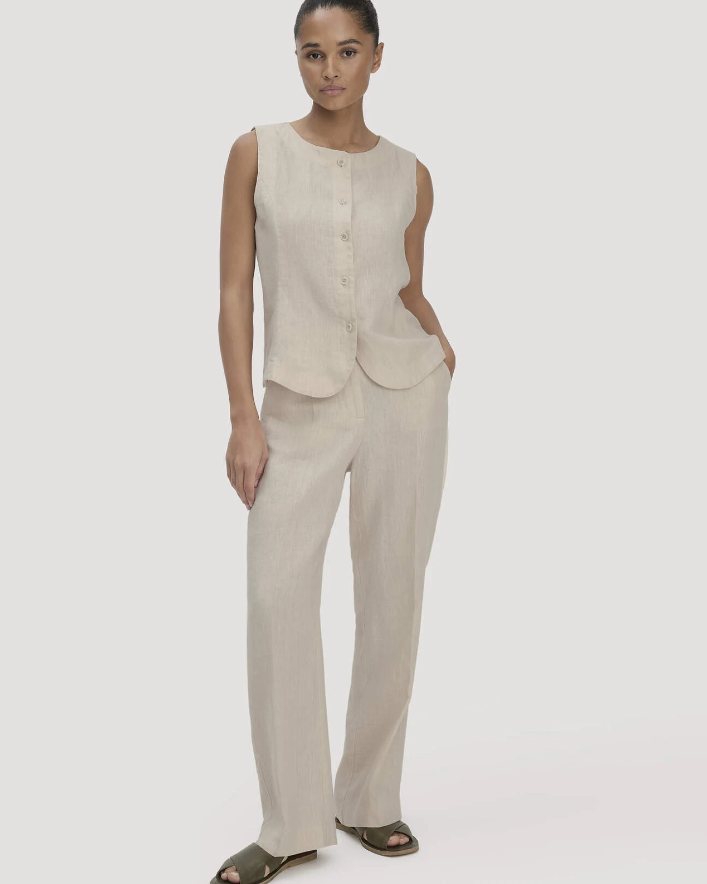 hessnatur Damen Weste Regular aus Leinen - beige - Größe 48 – Ansicht 2