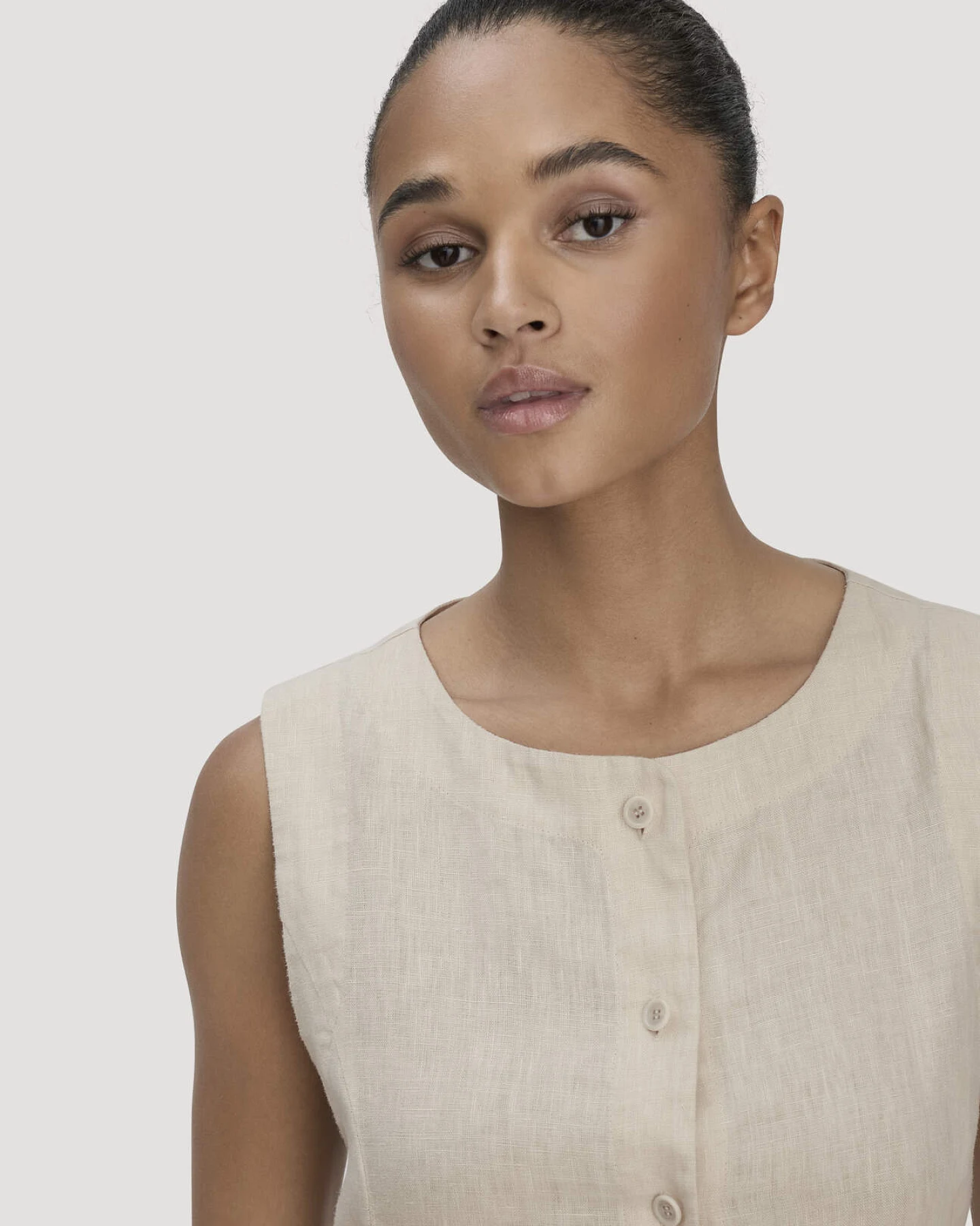 hessnatur Damen Weste Regular aus Leinen - beige - Größe 48 – Ansicht 4