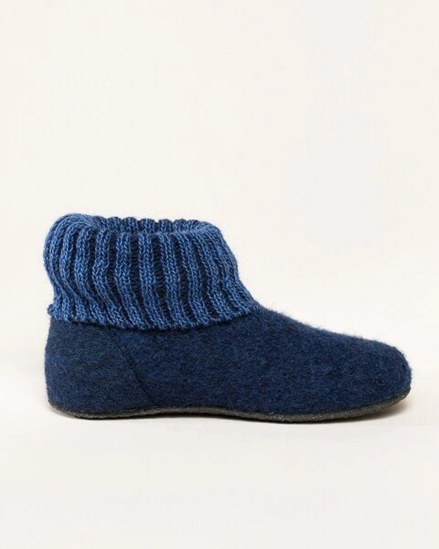 Gottstein Kinder-Hüttenschuh Alpine Boot FE - Kinderhausschuh für Mädchen & Jungen aus 100% Schurwolle – Ansicht 2