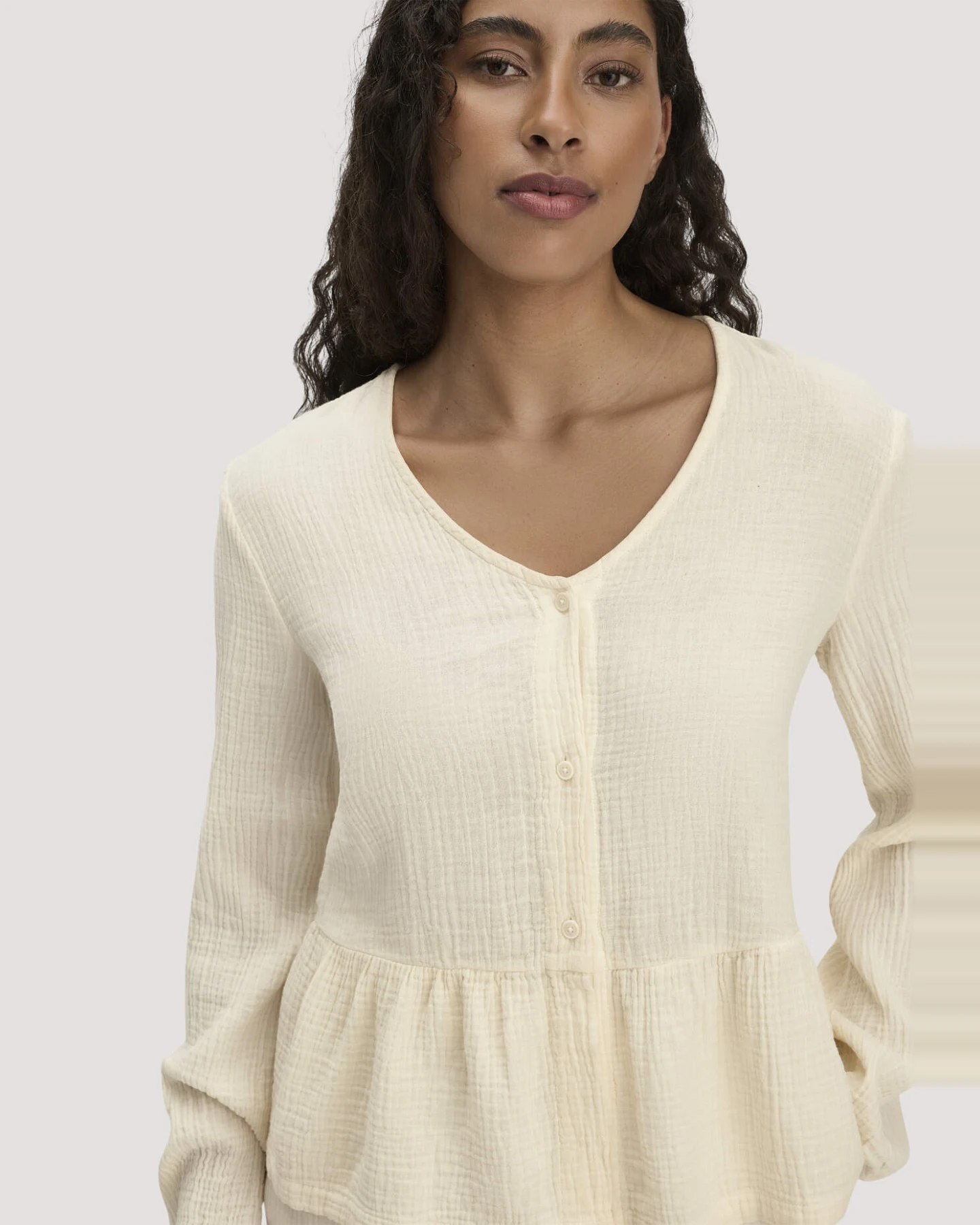 hessnatur Damen Musselin Pyjamabluse PURE COMFORT aus Bio-Baumwolle - natur - Größe 48 – Ansicht 2