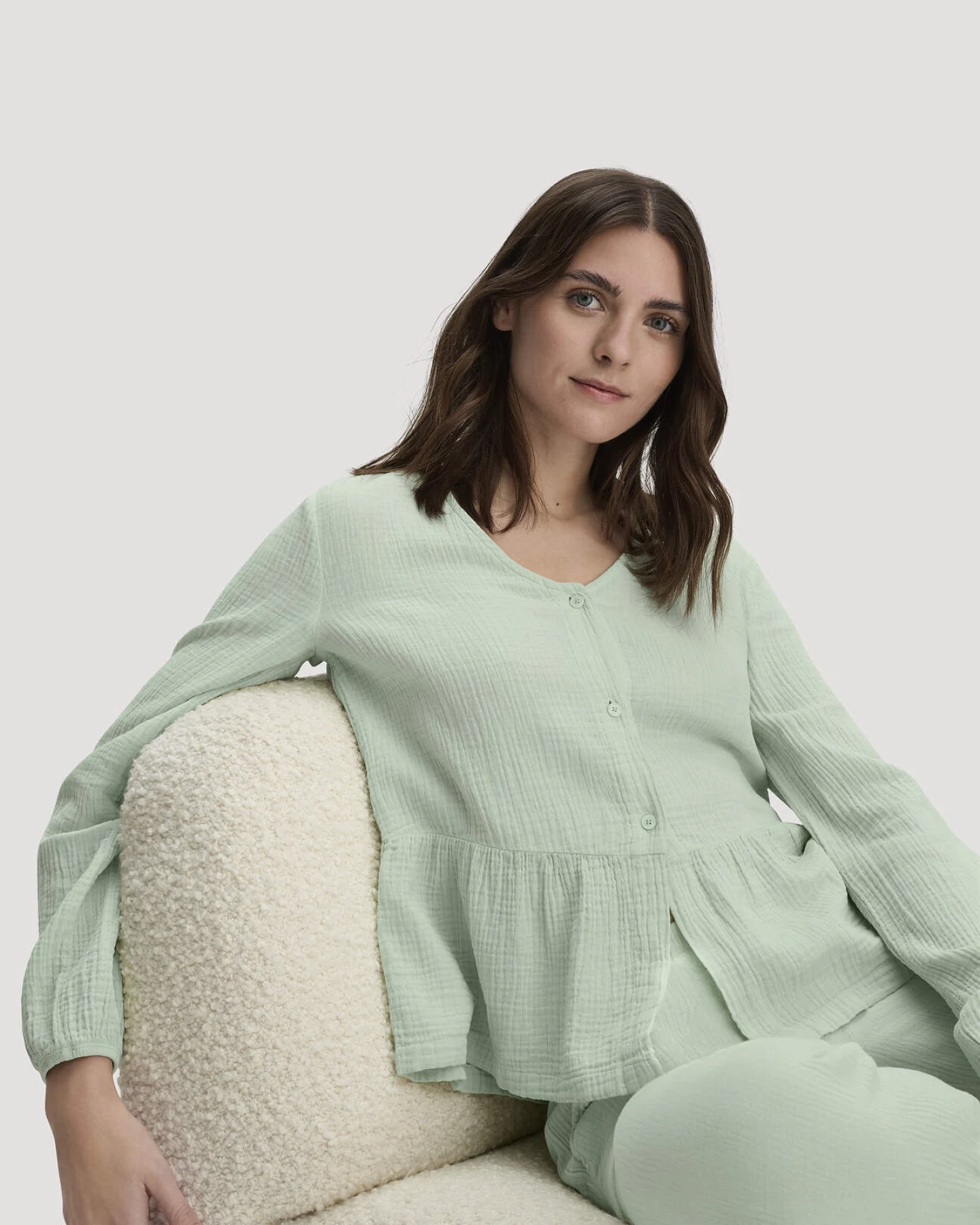 hessnatur Damen Musselin Pyjamabluse PURE COMFORT aus Bio-Baumwolle - grün - Größe 38 – Ansicht 2