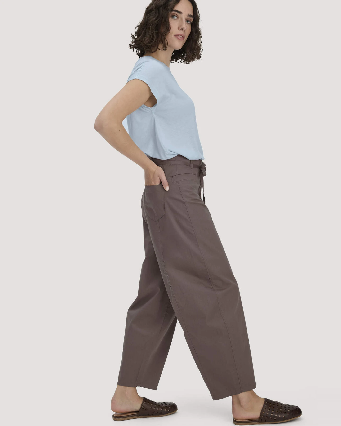 hessnatur Damen Hose Barrel Leg aus Bio-Baumwolle - braun - Größe 36 – Ansicht 4