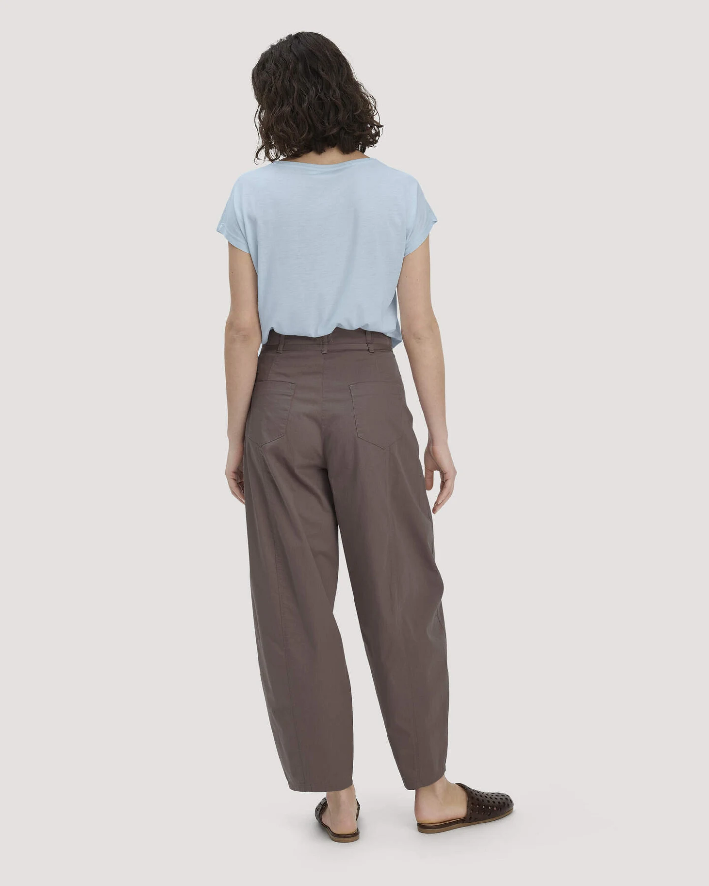 hessnatur Damen Hose Barrel Leg aus Bio-Baumwolle - braun - Größe 38 – Ansicht 2