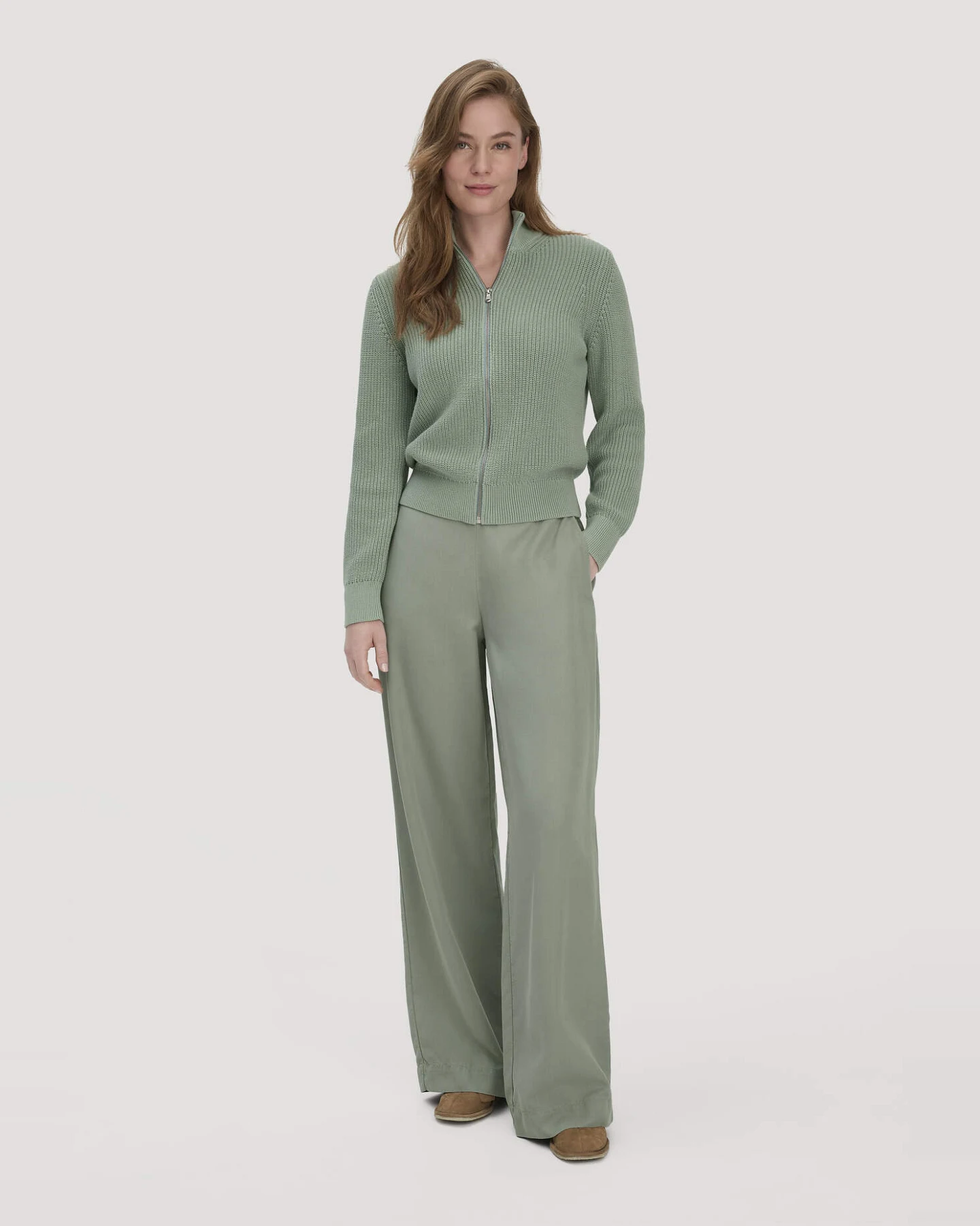 hessnatur Damen Strick Jacke Regular aus Bio-Baumwolle - grün - Größe XL – Ansicht 2
