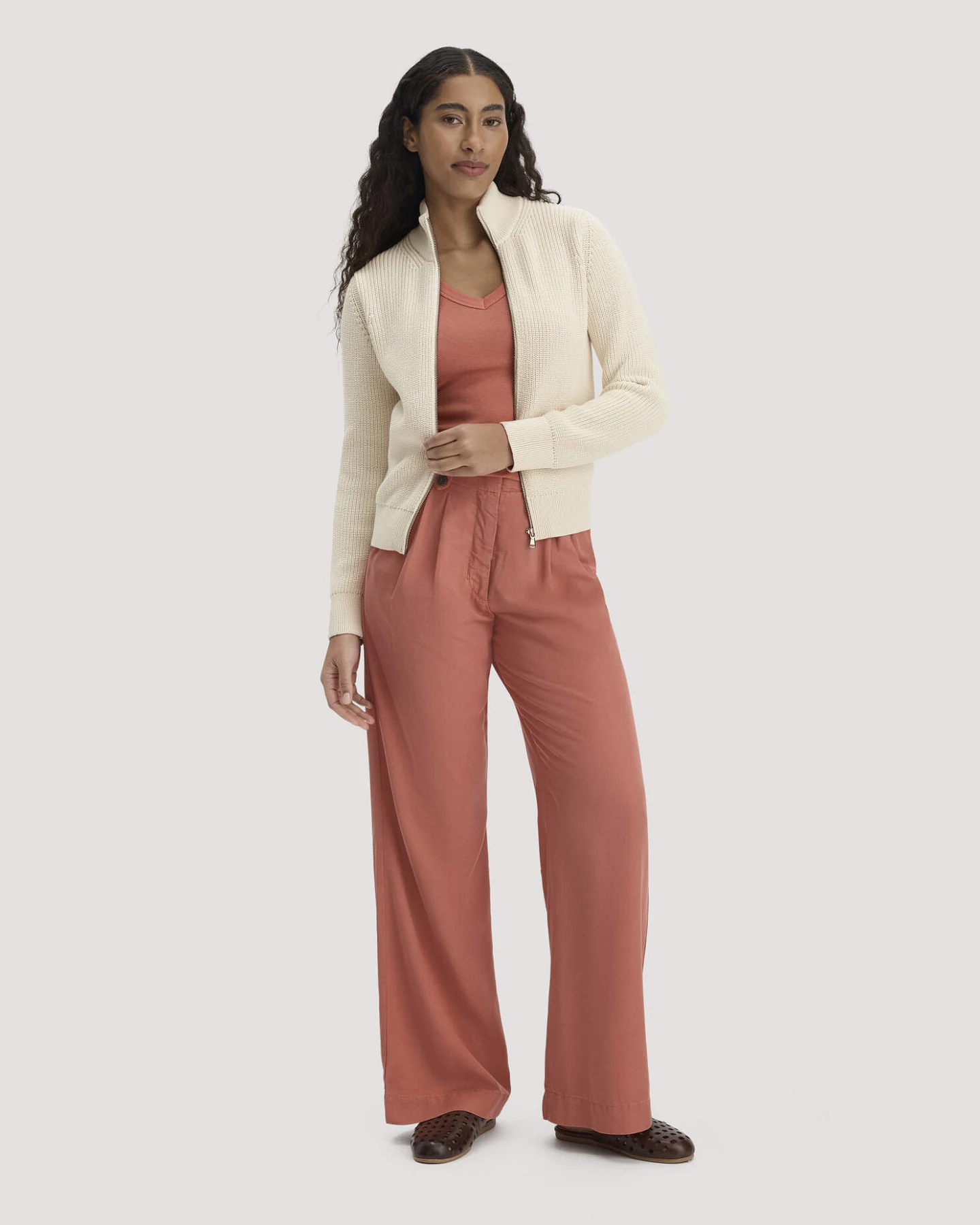 hessnatur Damen Strick Jacke Regular aus Bio-Baumwolle - beige - Größe XXL – Ansicht 2