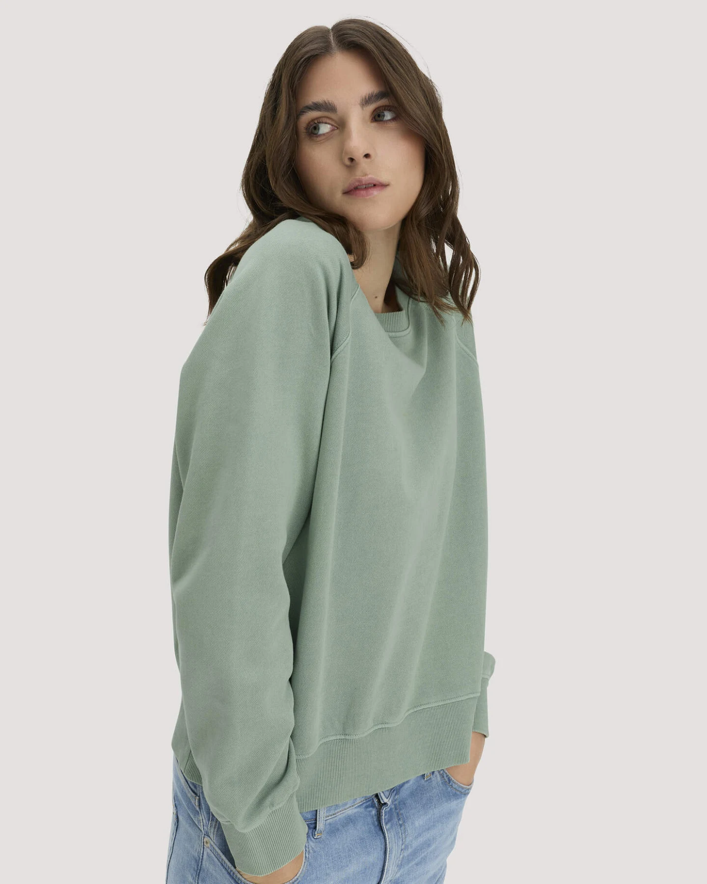 hessnatur Damen Sweatshirt Oversize aus Bio-Baumwolle - grün - Größe S – Ansicht 4