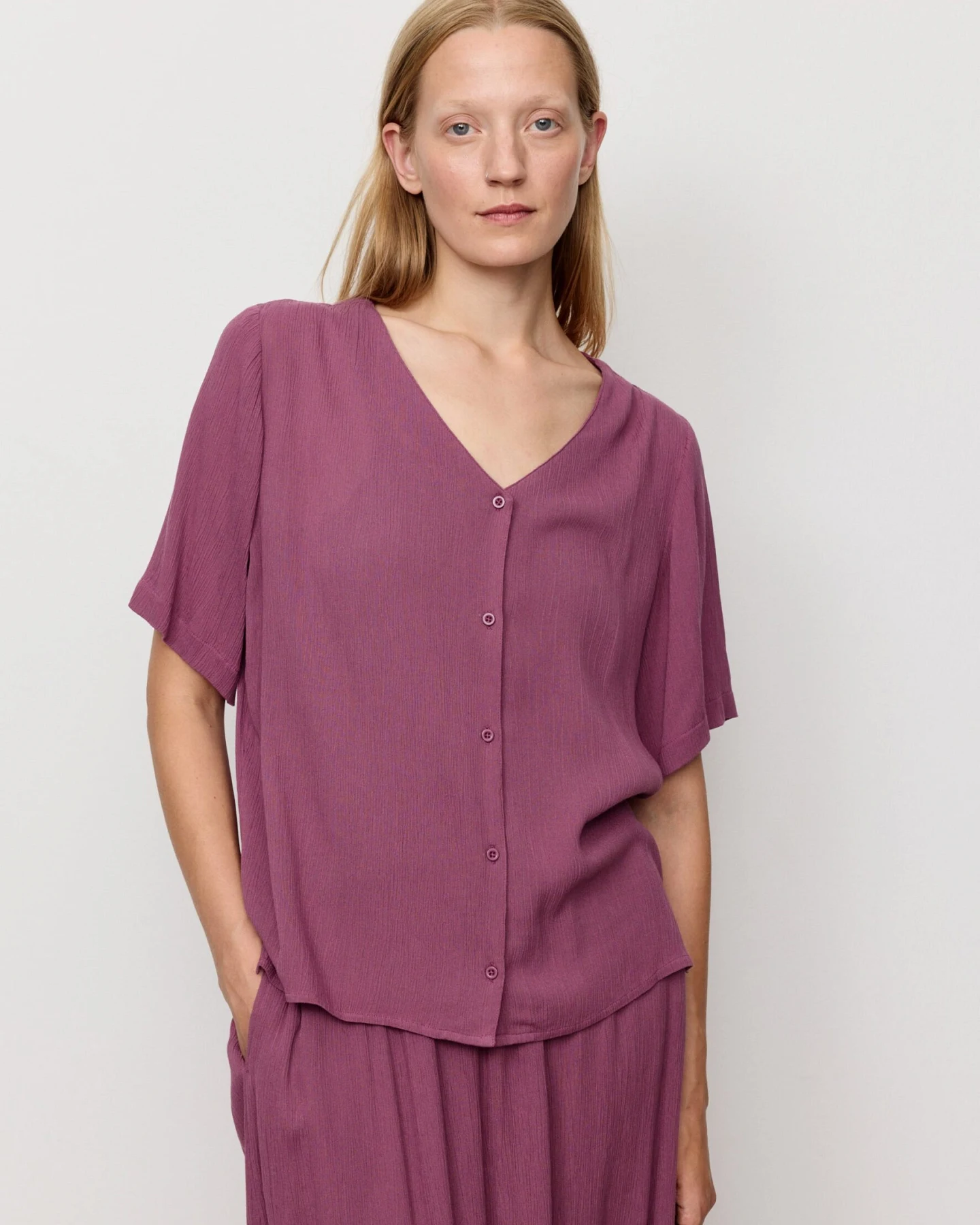 Recolution Damen vegan Bluse Spirea Dark Tulip – Ansicht 2
