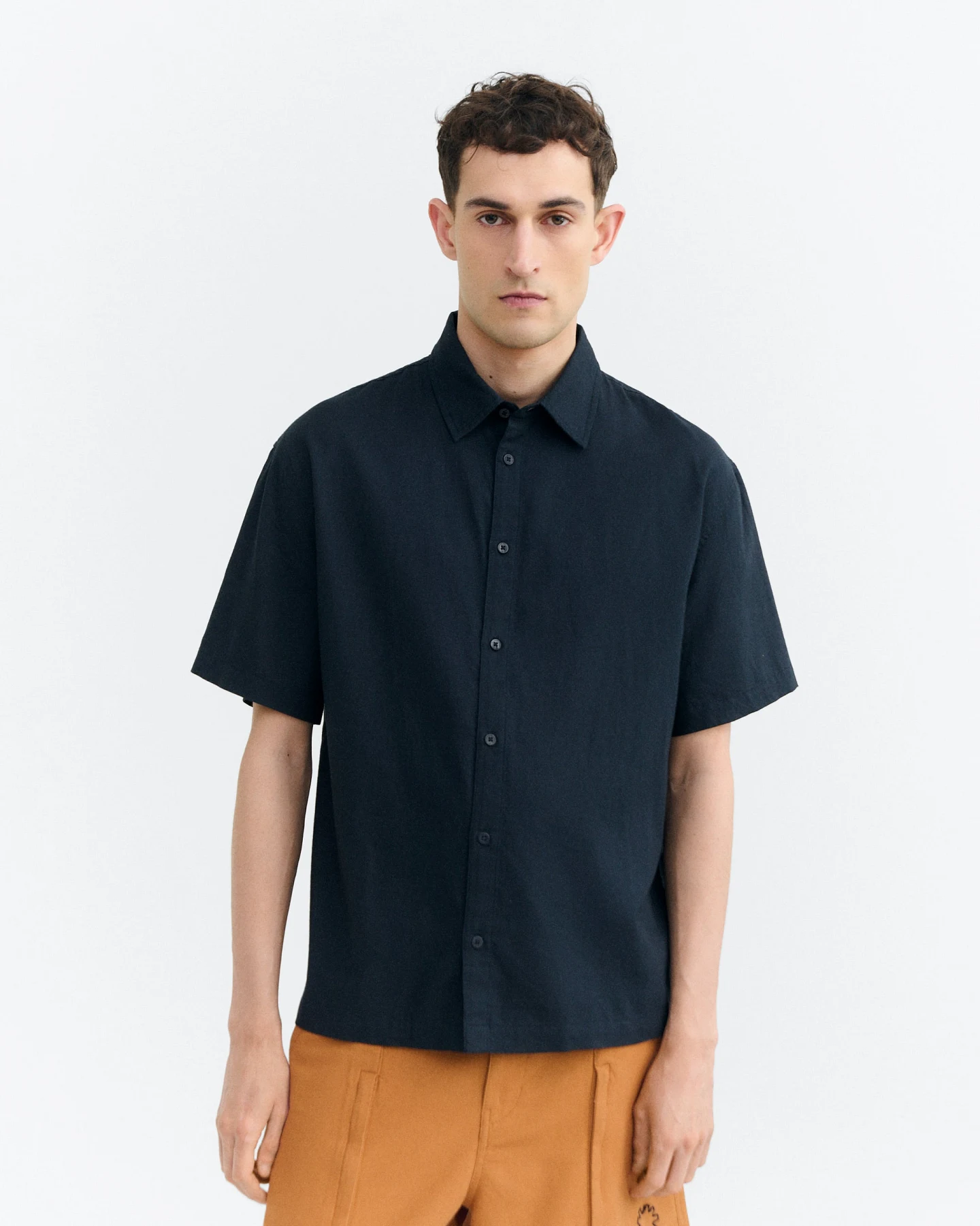 Thinking MU Herren vegan Hemd Oversized Handbestickter Fisch Kurtis Navy – Ansicht 2