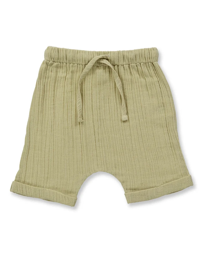 Baby Shorts in schilfgrün, Modell CHARLIE