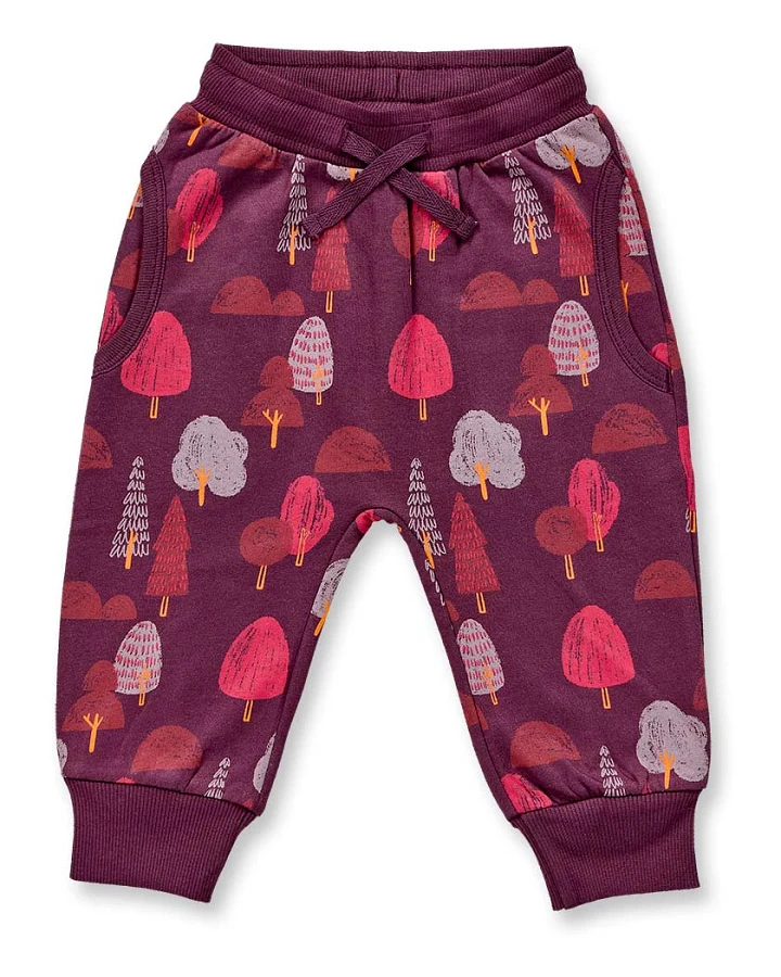 Baby Sweathose mit Baumdruck, Modell NEVIN