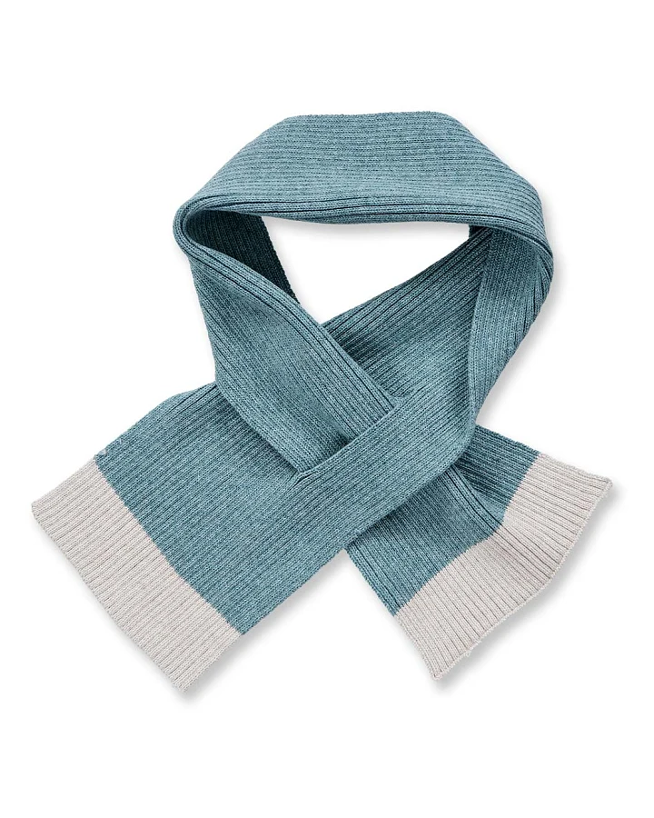 Strickschal für Kinder in salbeigrün und creme, Modell FRANA