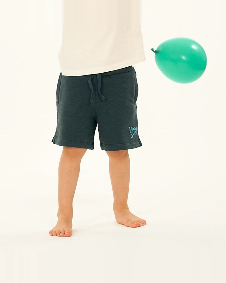 Kinder Shorts in dunklem Petrol, Modell JAKUB