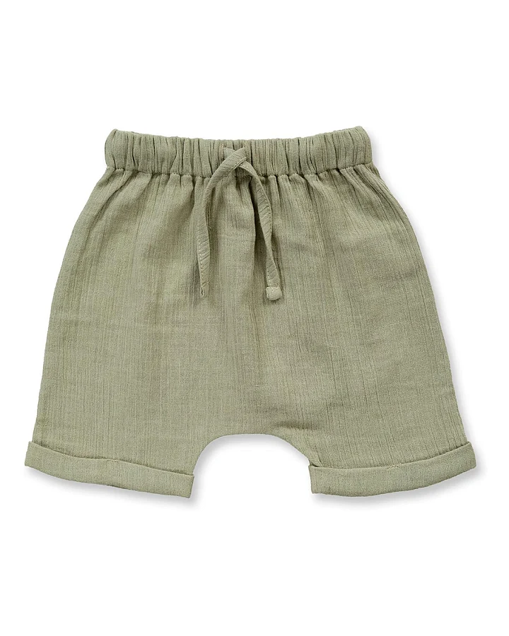 Baby Shorts in seegrasgrün, Modell CHARLIE