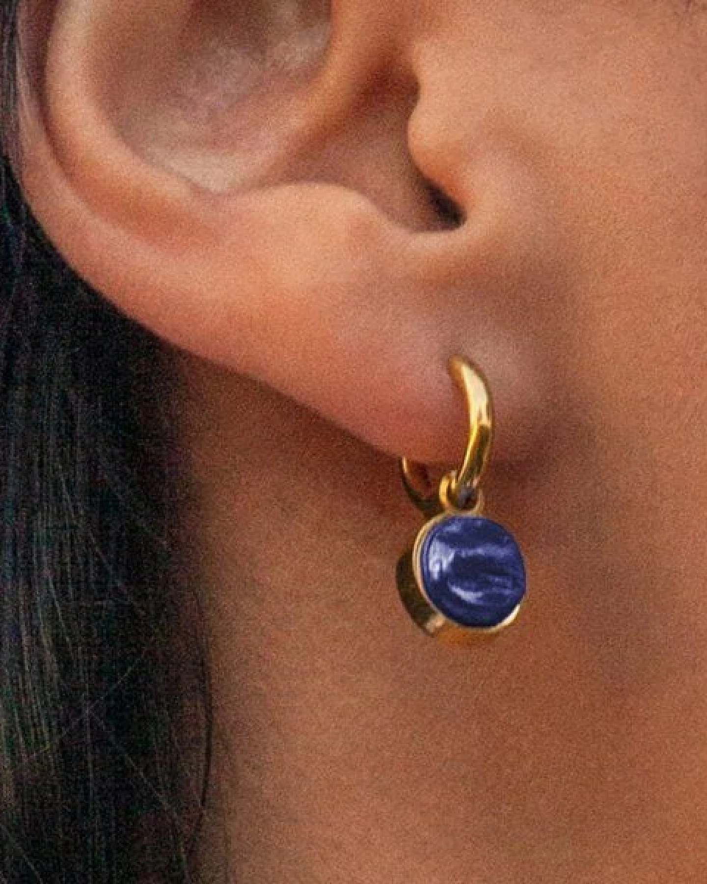 ALEXASCHA Gold Clip Creolen mit Anhänger – Ansicht 3
