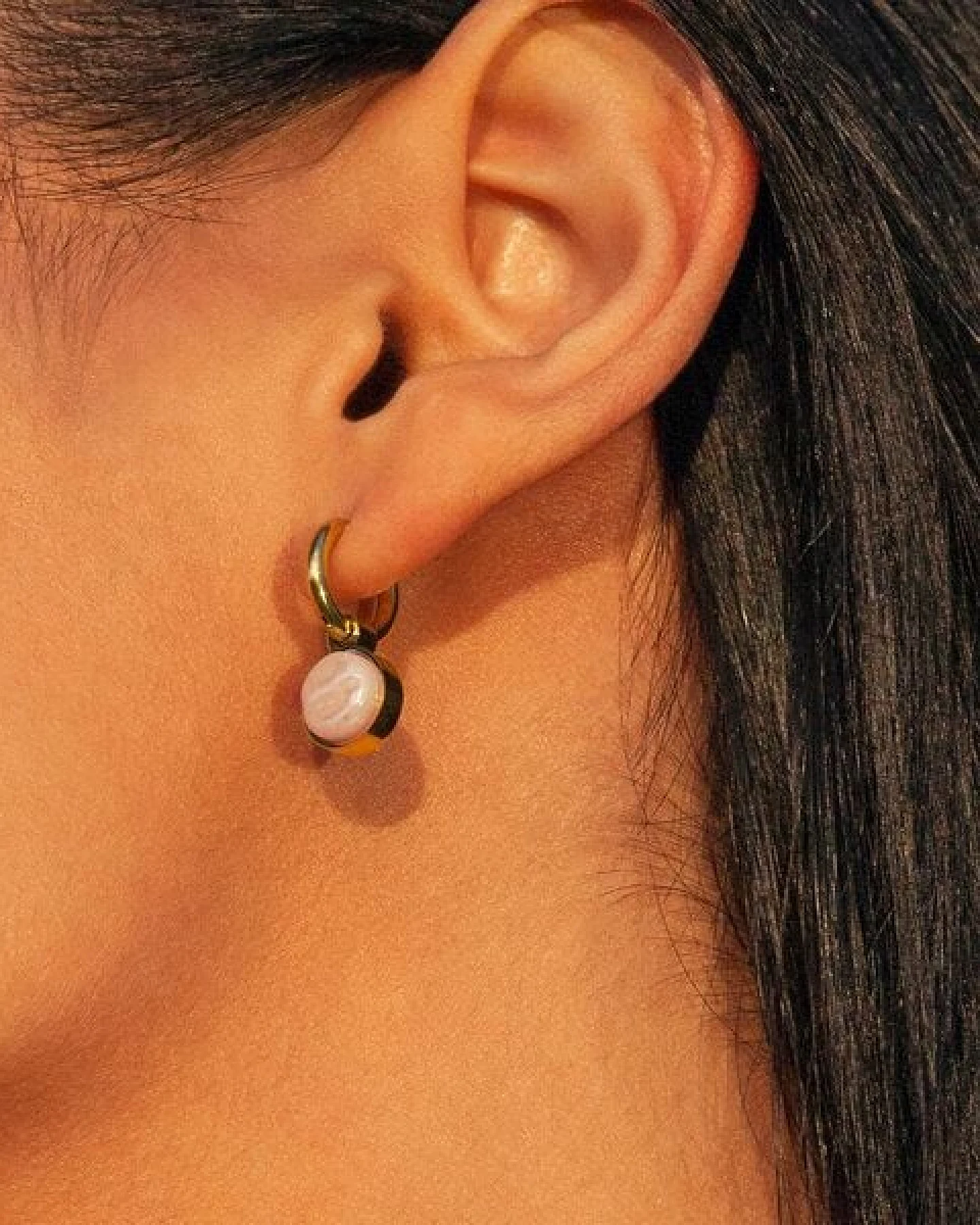 ALEXASCHA Gold Clip Creolen mit Anhänger – Ansicht 2