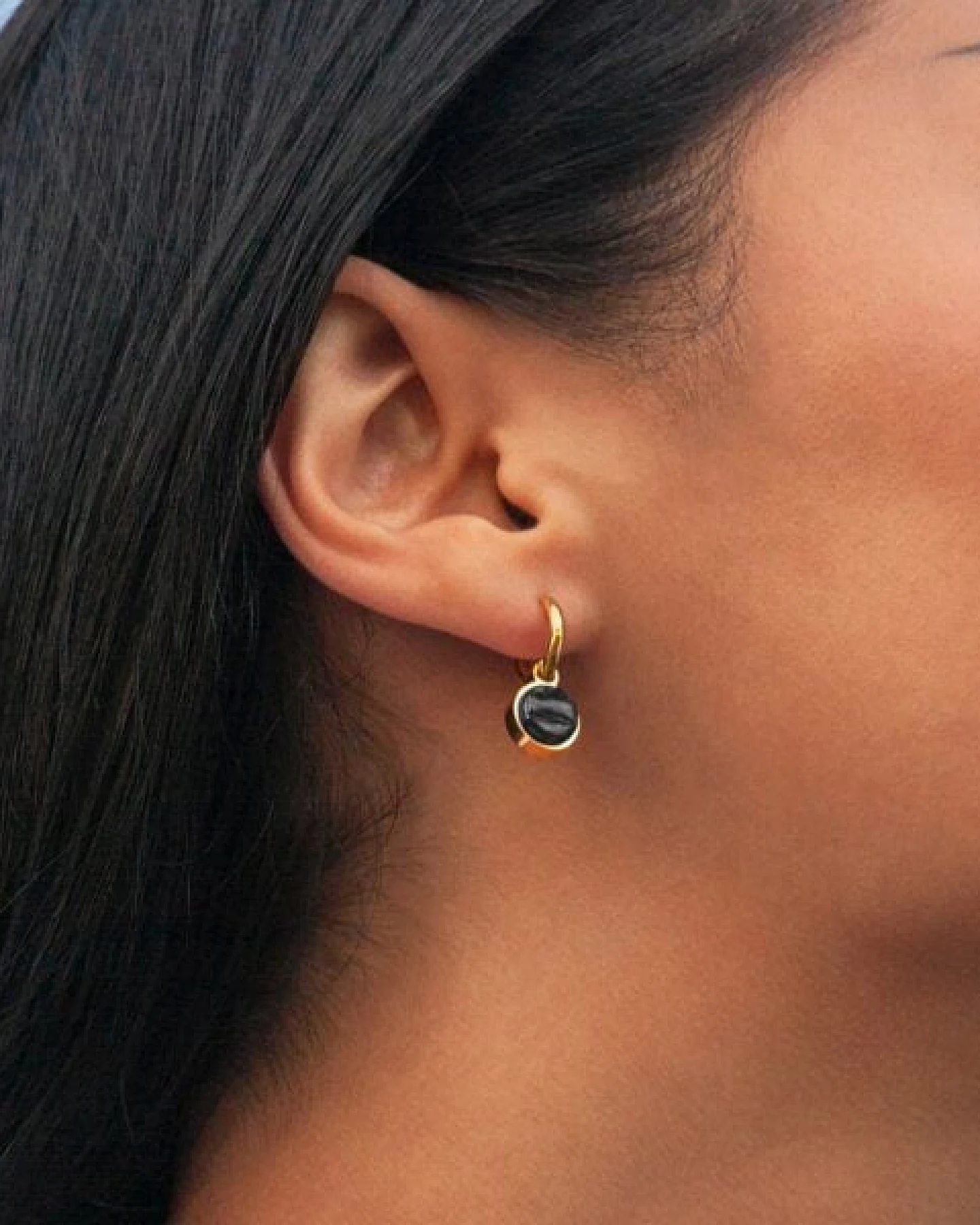 ALEXASCHA Gold Clip Creolen mit Anhänger – Ansicht 3