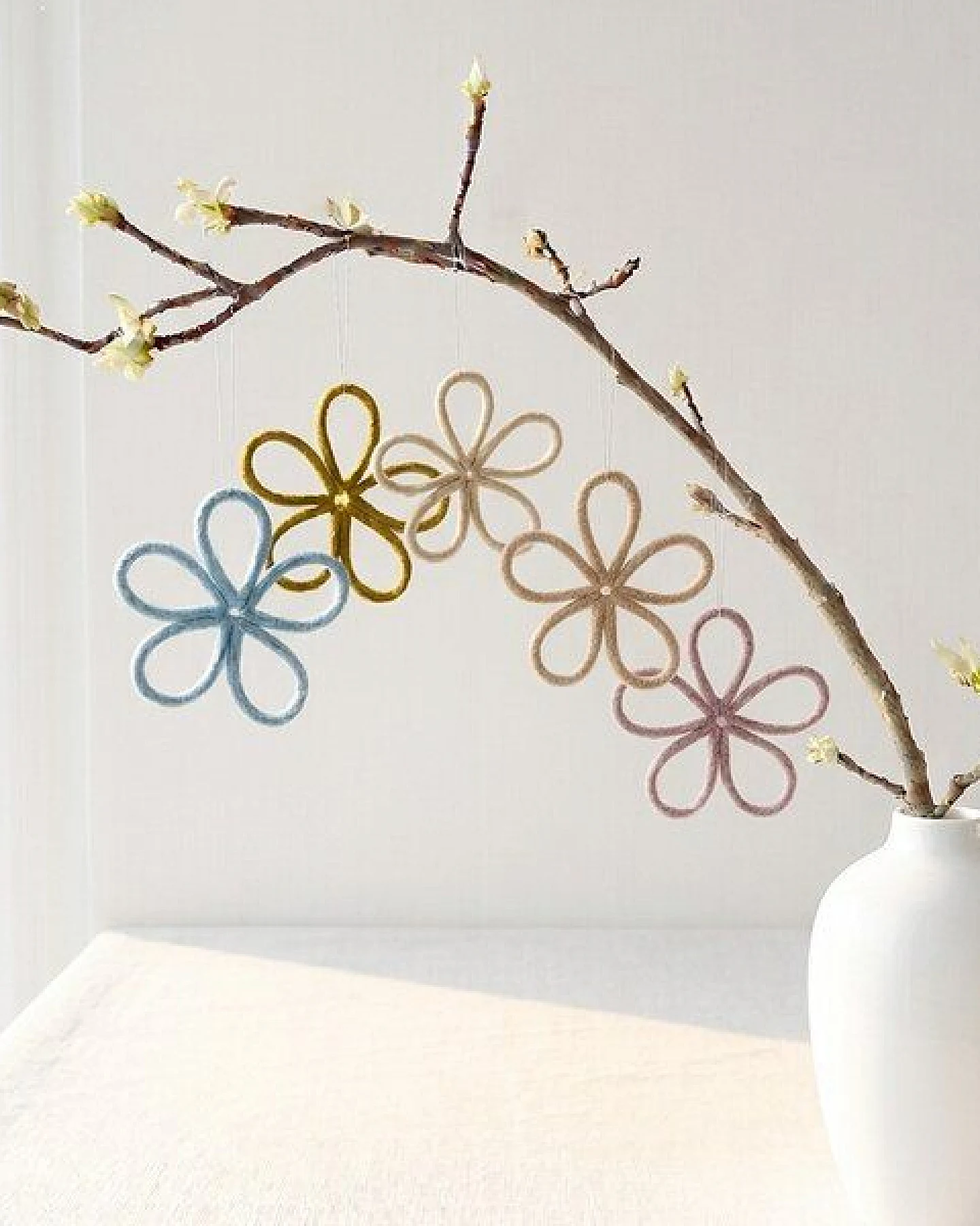 matilda k. manufaktur minimalistische zarte Filzblüten 'flora' – zeitlose Dekoration in vielen wunderschönen Farben – Ansicht 3