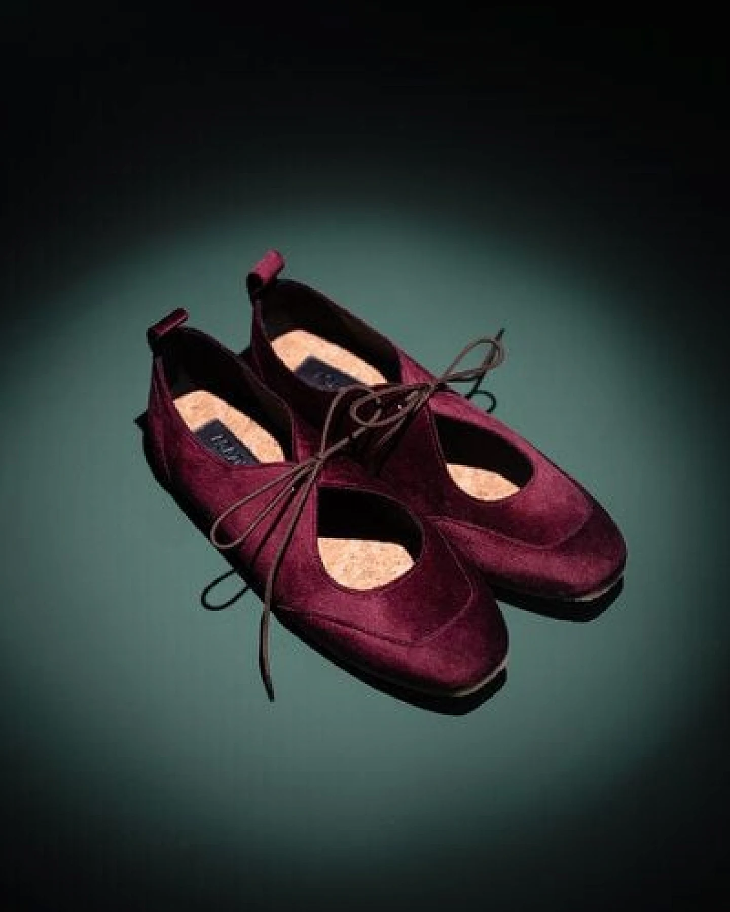 AGAZI LOUISE (velvet burgundy) – vegan ballerina flats made from plant-based leather – Ansicht 2