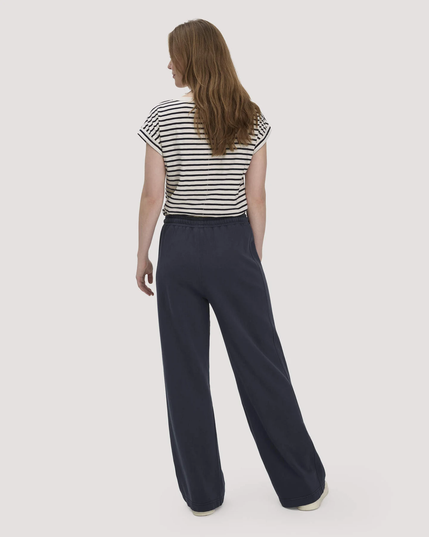 hessnatur Damen Sweathose Wide Leg Relaxed aus Bio-Baumwolle - blau - Größe L – Ansicht 2