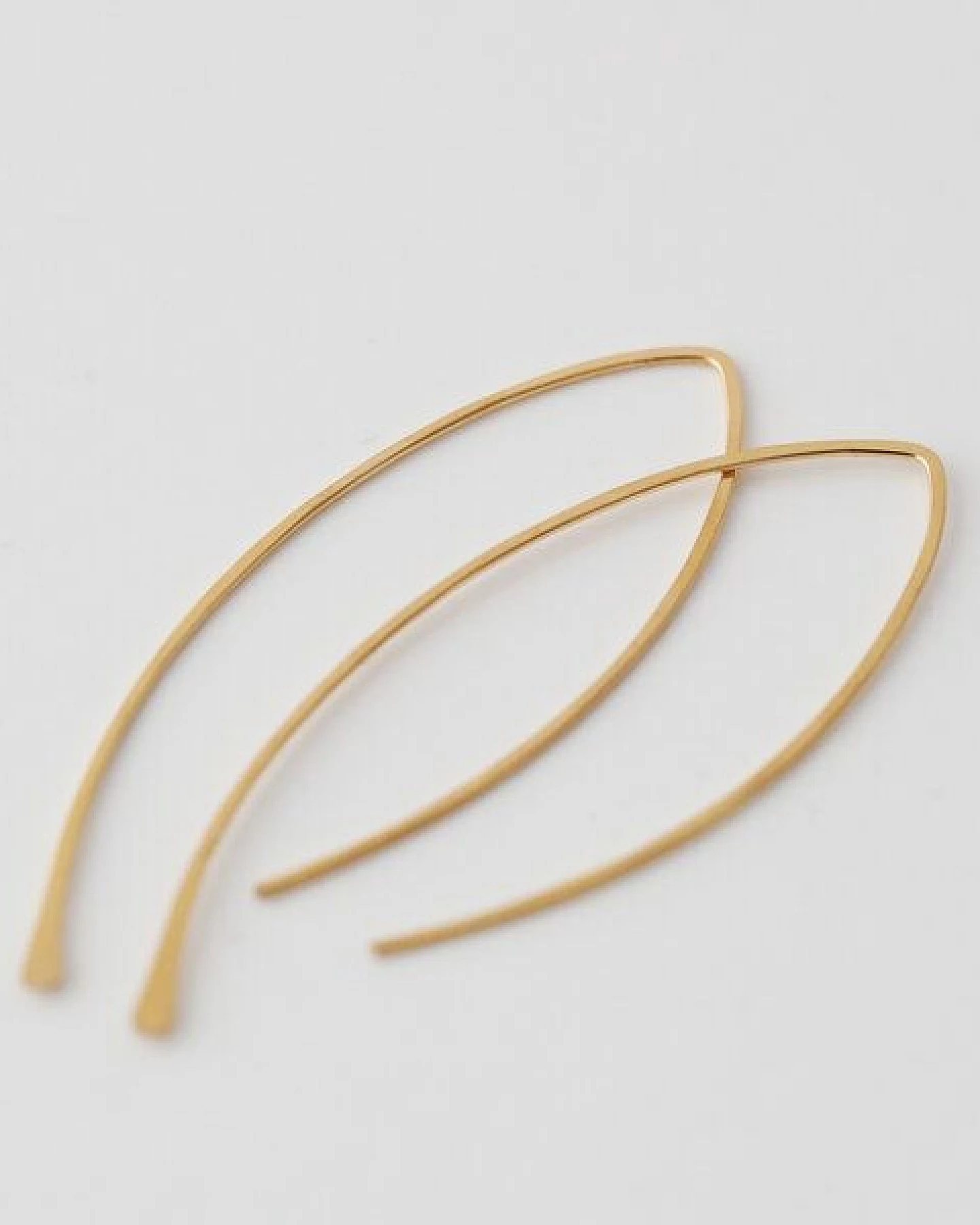 BELLYBIRD Jewellery CREOLEN - Navette, gehämmerte Creolen in V-Form, Silber/Vergoldet/Rosé – Ansicht 3