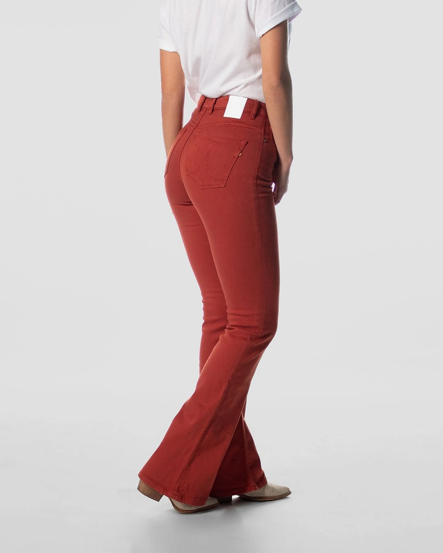 Kuyichi Damen vegan Jeans Lisette Flare Hellrot – Ansicht 2