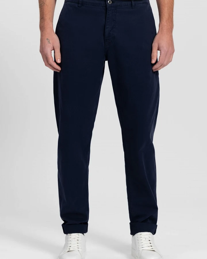 Kuyichi Herren vegan Chino Hose Darren Dunkel Marineblau