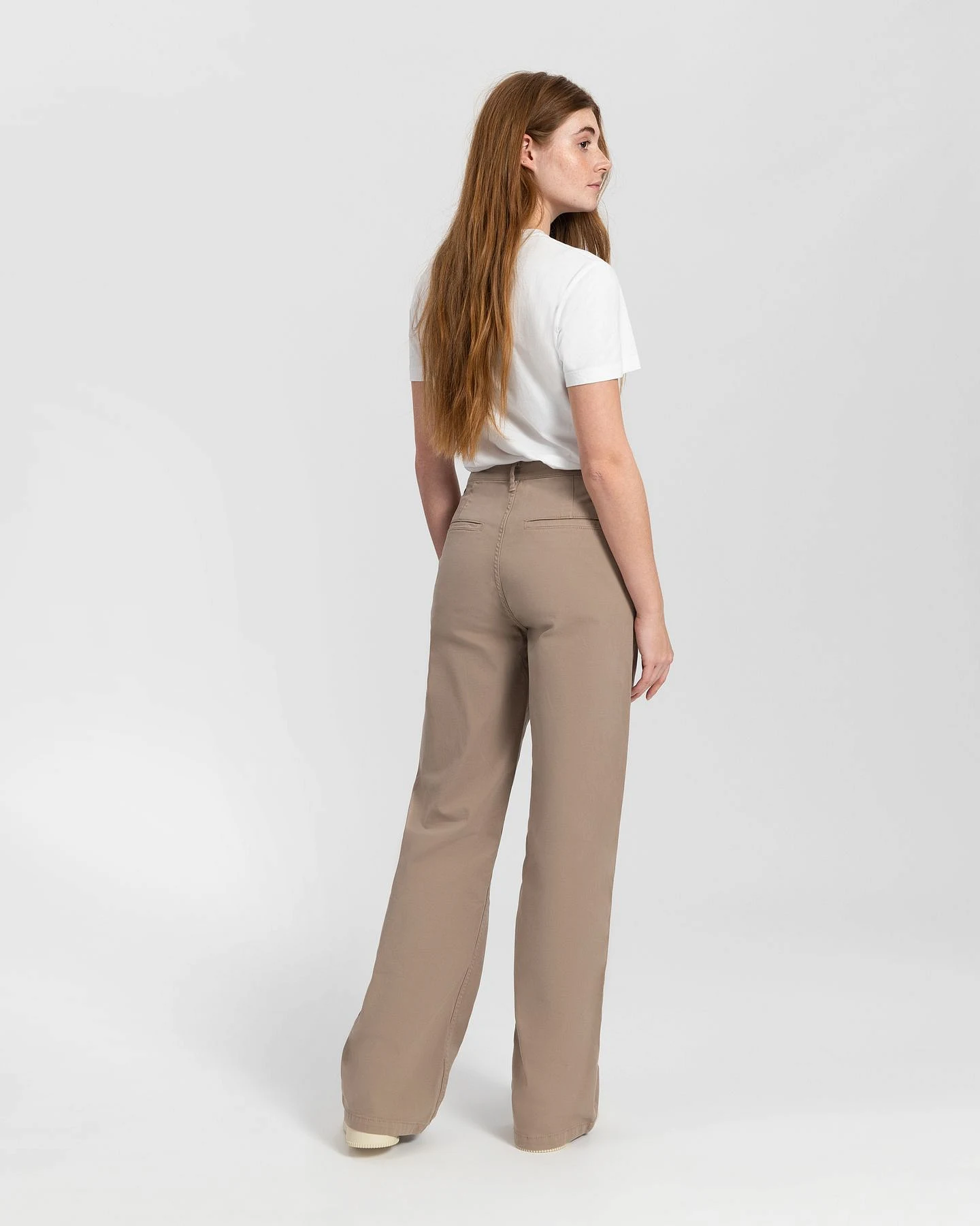 Kuyichi Damen vegan Chino Hose Thalia Schwarzer Tee Braun – Ansicht 2