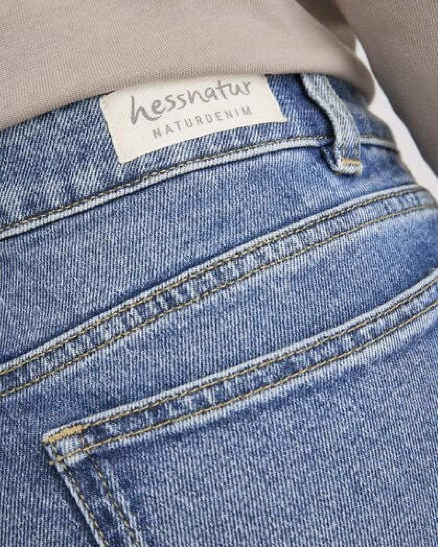 hessnatur Jeans MARIE Mid Rise Straight aus Bio-Denim – Ansicht 2