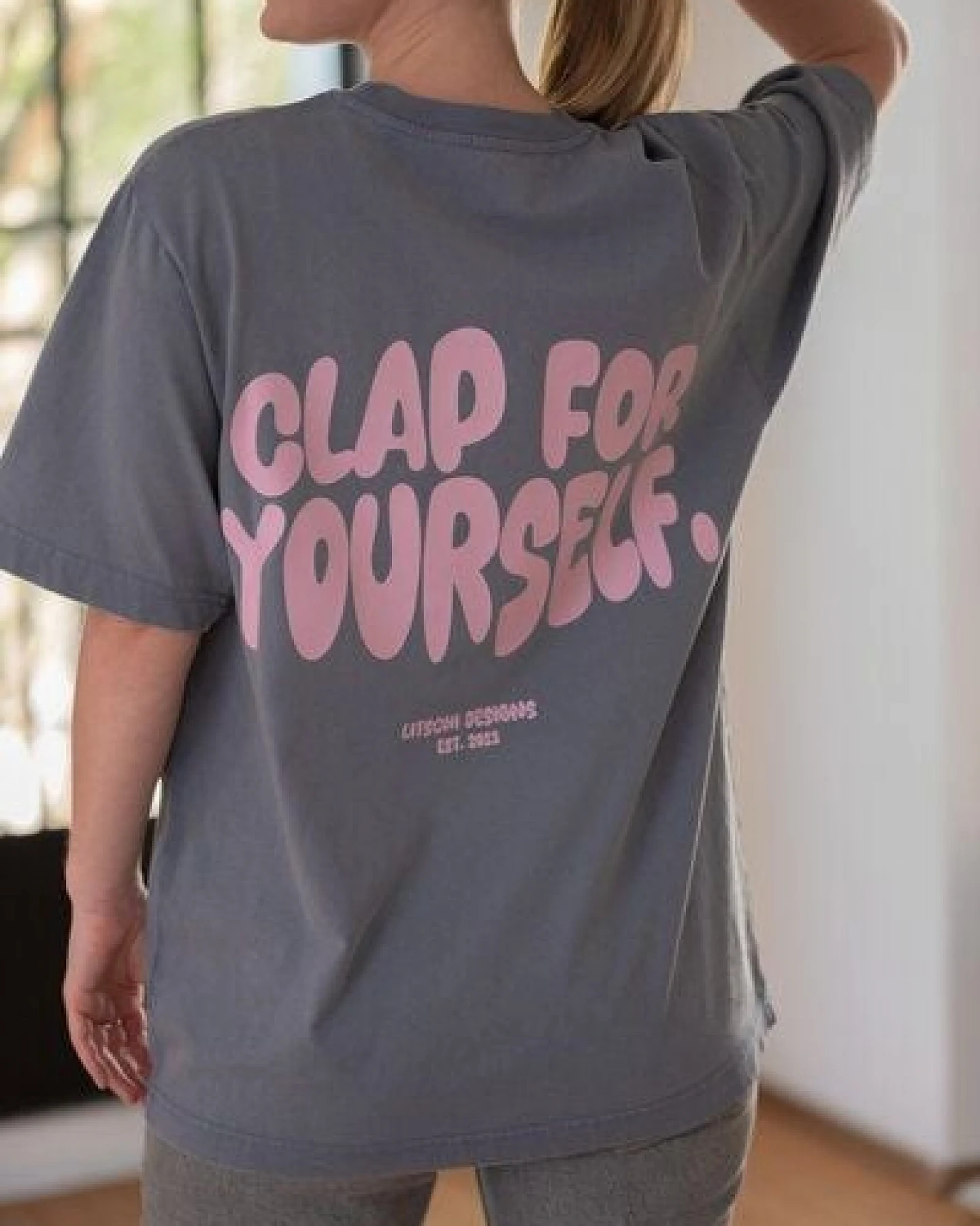 LITSCHI DESIGNS RELAXED 'CLAP FOR YOURSELF' SHIRT – Ansicht 2
