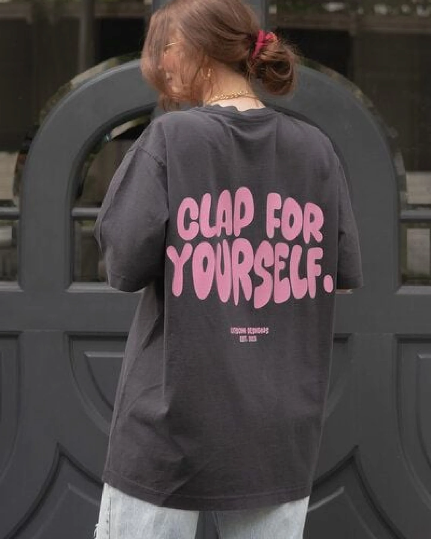 LITSCHI DESIGNS RELAXED 'CLAP FOR YOURSELF' SHIRT – Ansicht 3