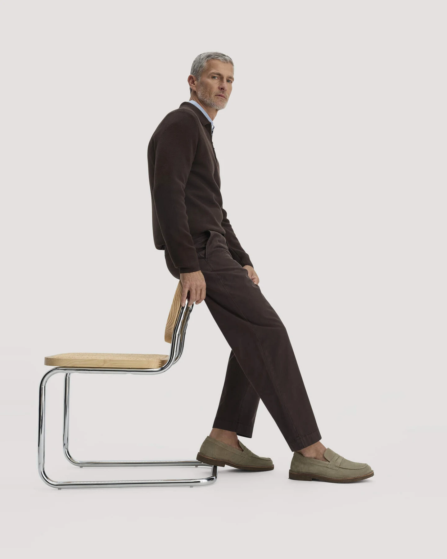 hessnatur Herren Chino RONNEL Relaxed aus Bio-Baumwolle - braun - Größe 31/32 – Ansicht 4