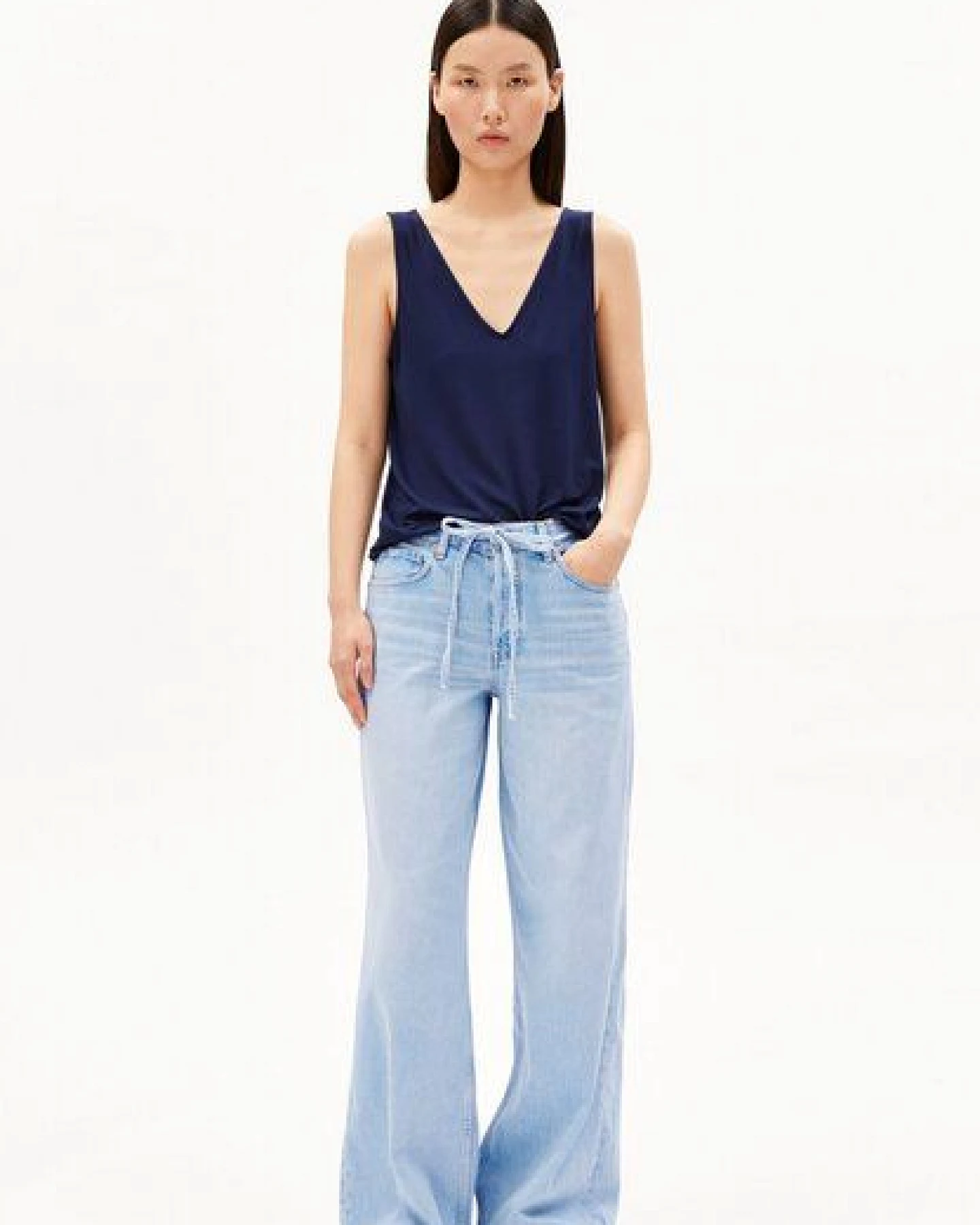 ARMEDANGELS V-NECK Damen LENZING ECOVERO Viskose Mix – Ansicht 4