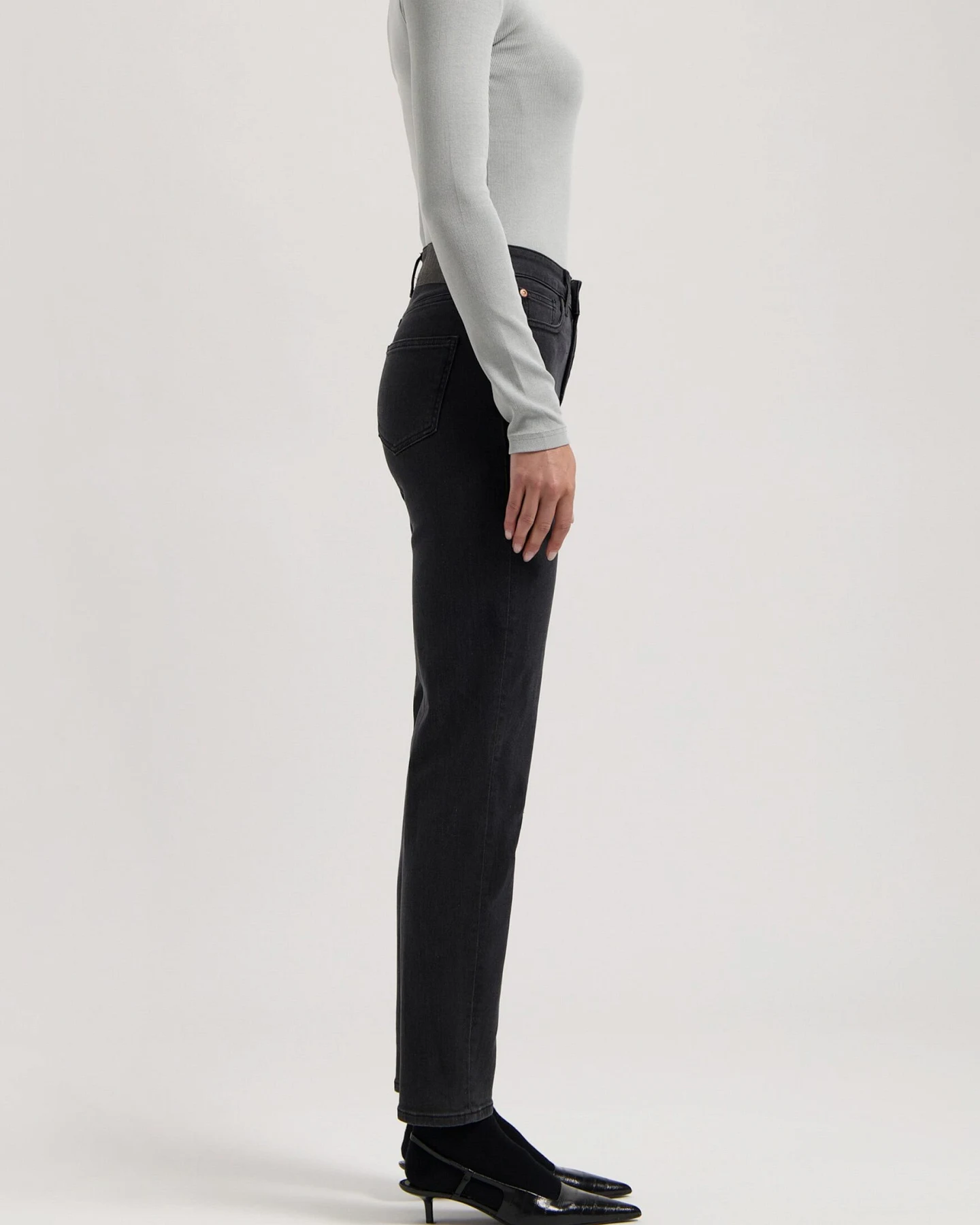 MUD Jeans Damen vegan Jeans High Tapered Mams Stone Schwarz – Ansicht 2