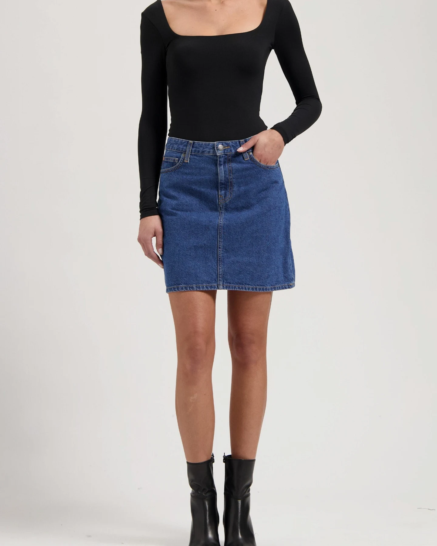 MUD Jeans Damen vegan Minirock Audry Medium Steinblau – Ansicht 2