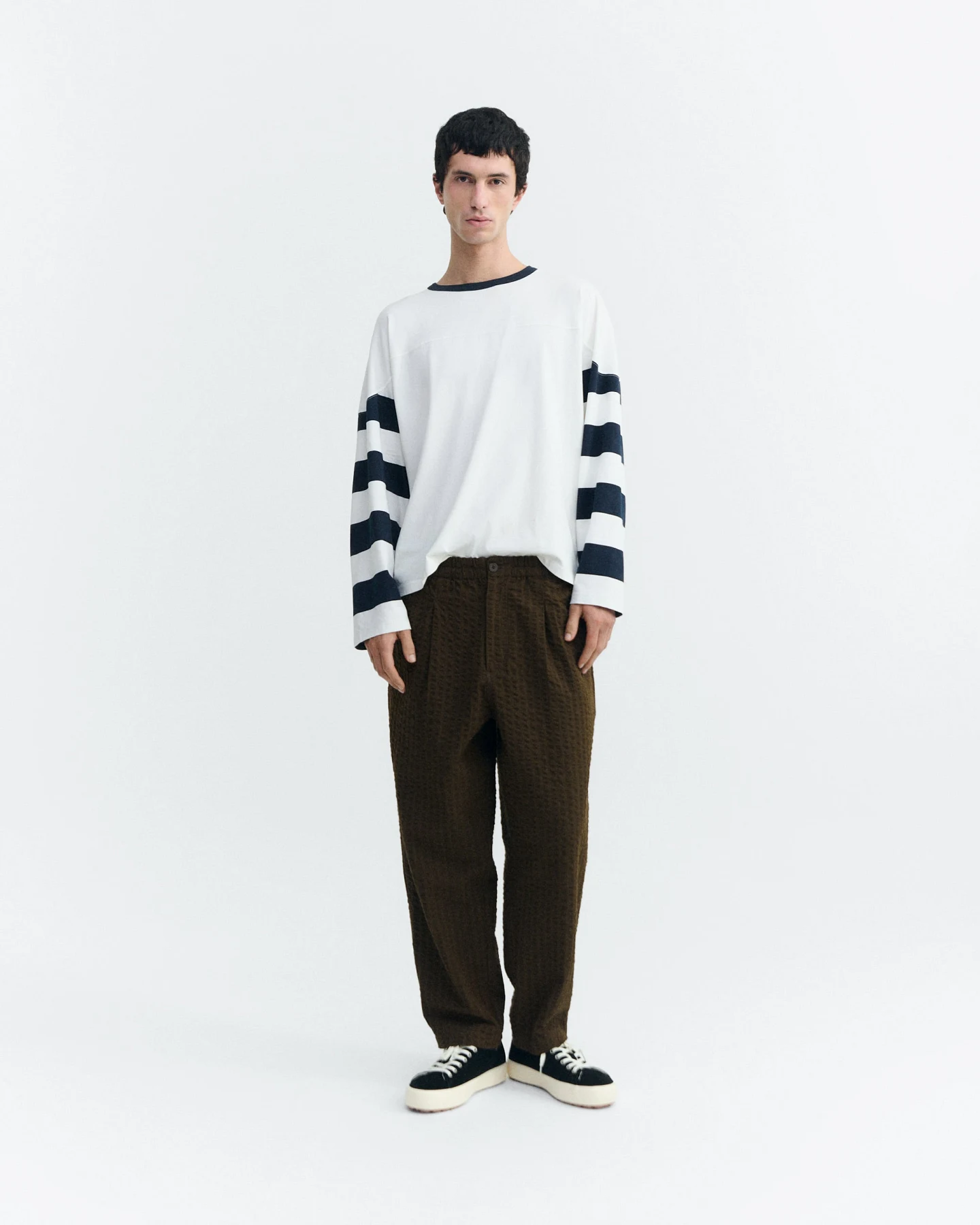Thinking MU Herren vegan Hose Loose Luc Seersucker Braun – Ansicht 2