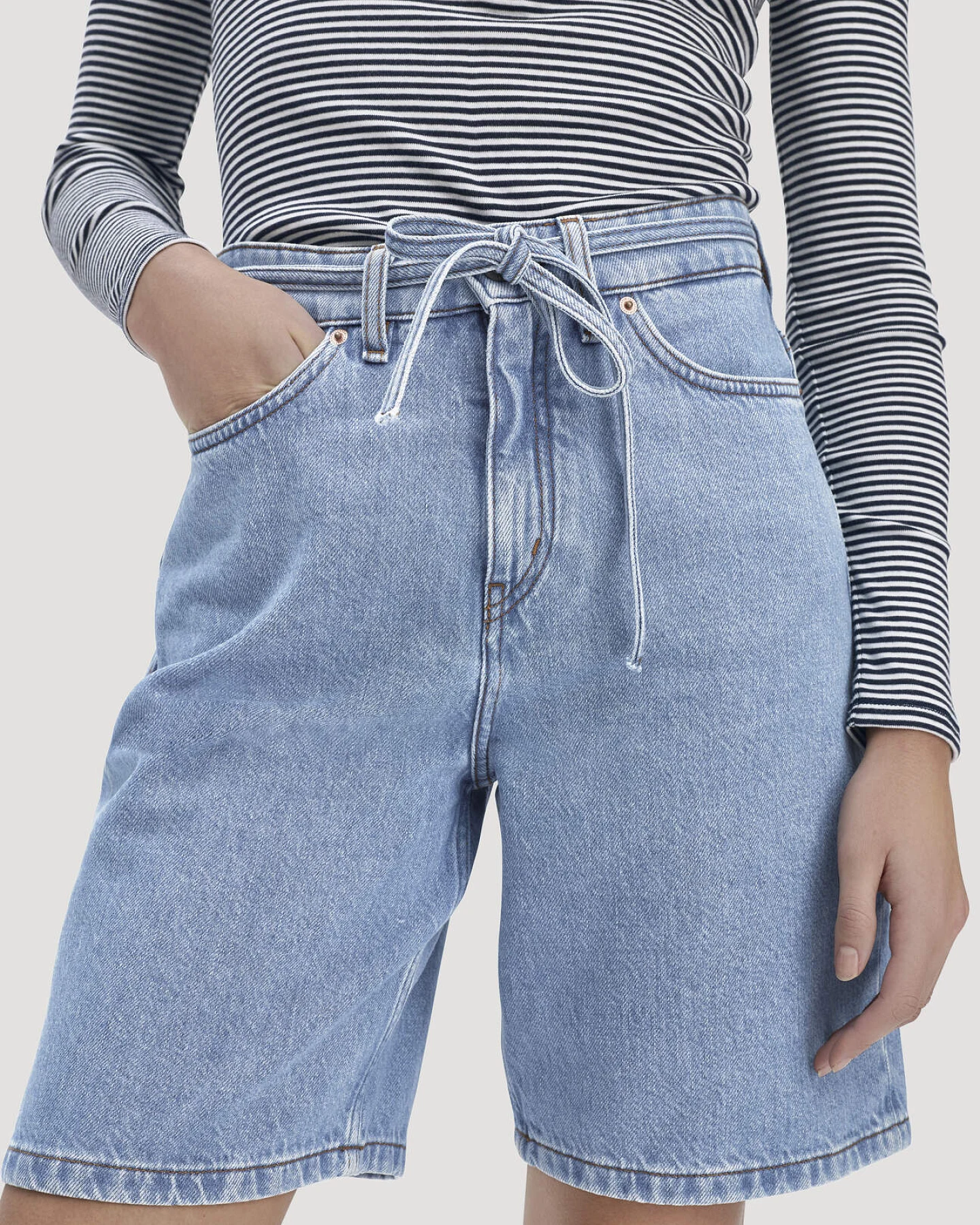 hessnatur Damen Jeans Bermuda aus Bio-Baumwolle mit TENCEL™ Lyocell - blau - Größe 36 – Ansicht 3
