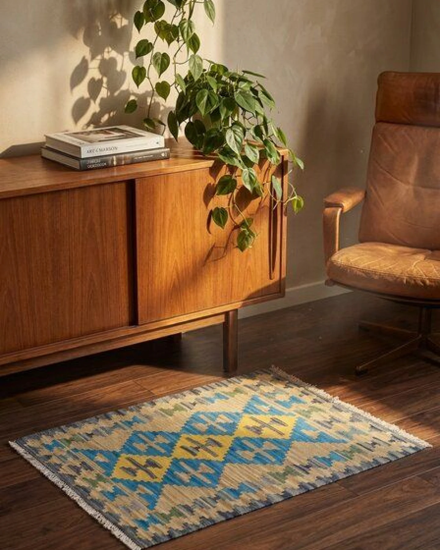 Kelim Gashgai Beige „Rugtales“ aus Schurwolle, 80x110 cm – Ansicht 2
