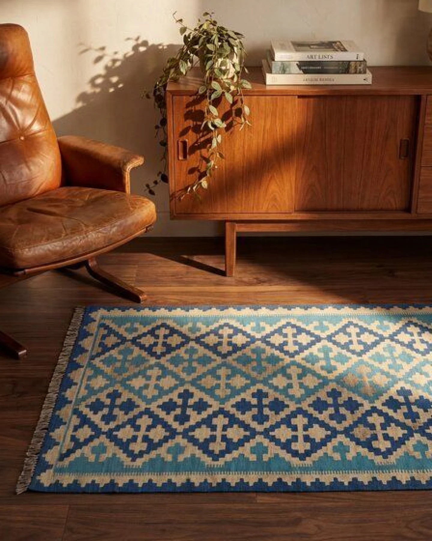Kelim Gashgai Blau „Rugtales“ aus Schurwolle, 104x160 cm – Ansicht 2