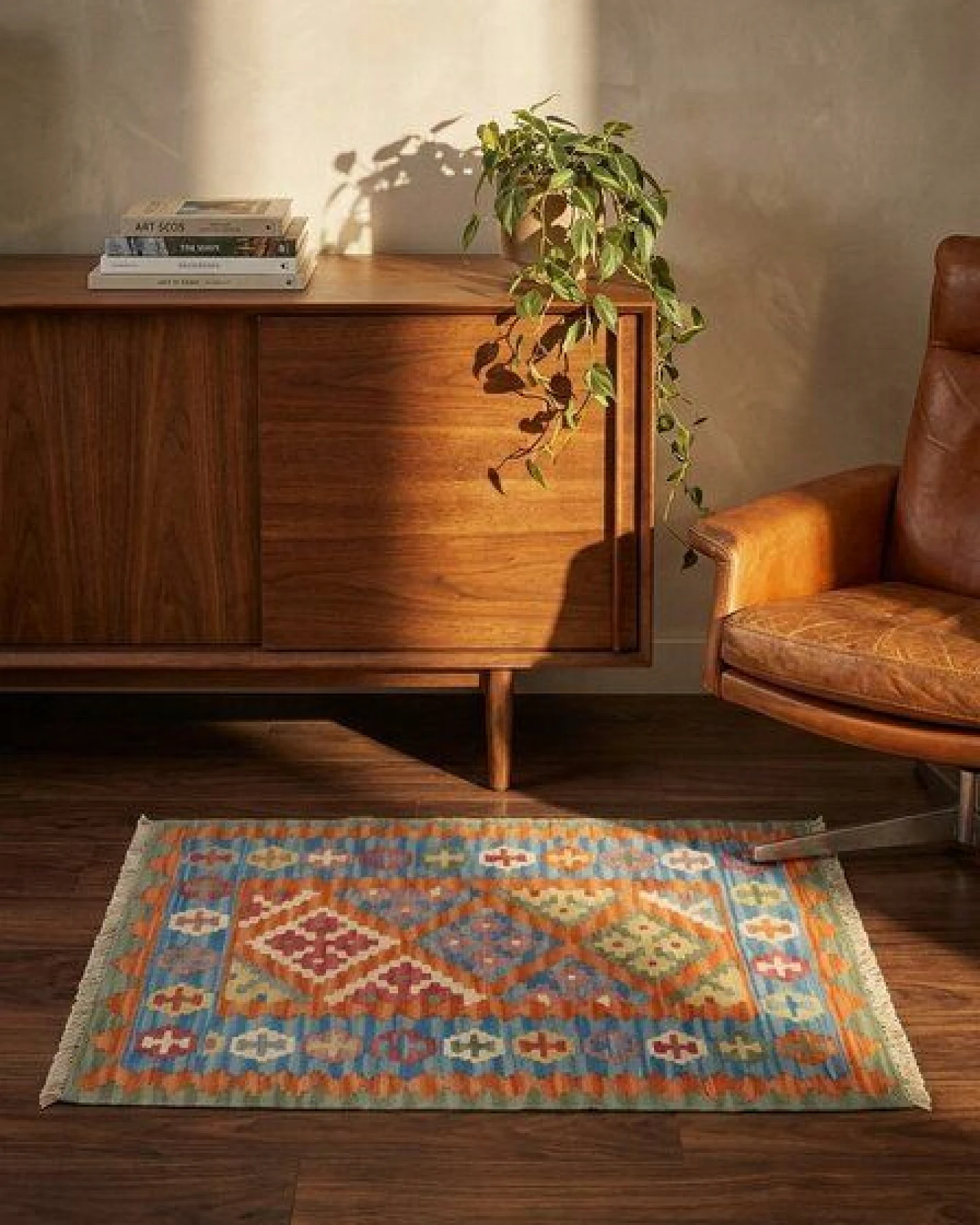 Kelim Gashgai Orange „Rugtales“ aus Schurwolle, 84x127 cm – Ansicht 2