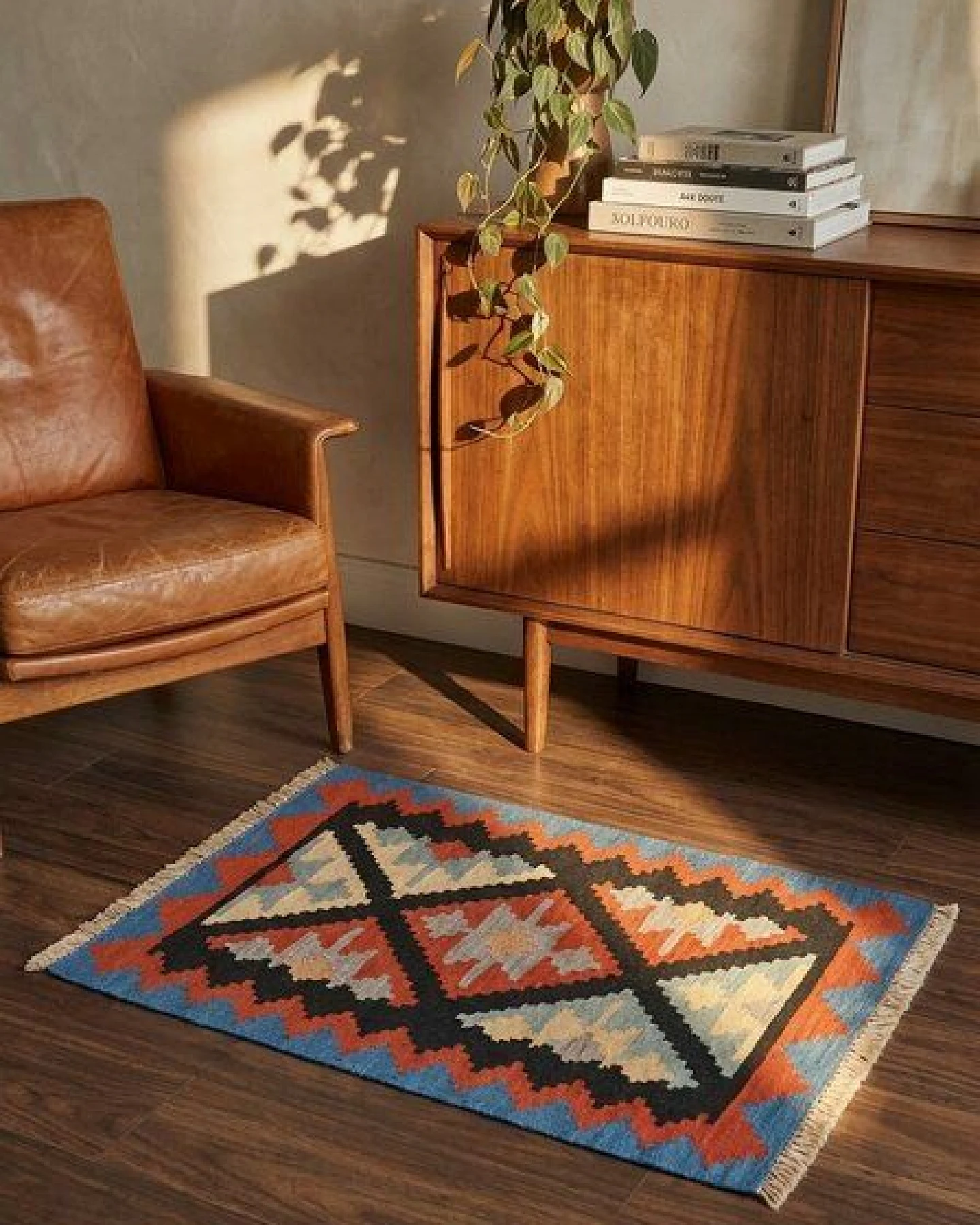 Kelim Gashgai Schwarz „Rugtales“ aus Schurwolle, 64x91 cm – Ansicht 2